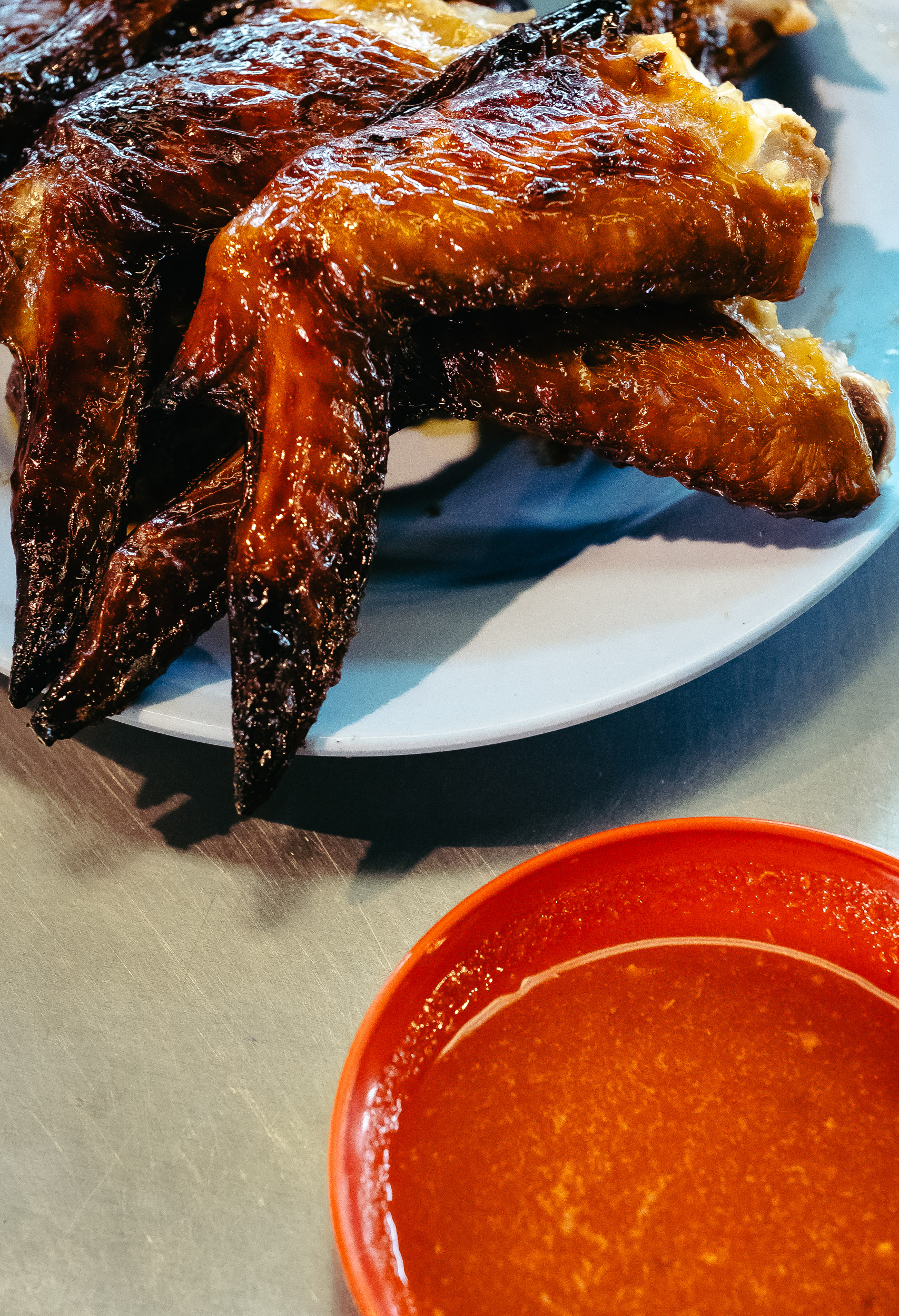  Famous Fried chicken wings with chilli dip in Jalan Alor in Kuala lumpur - Malaysia  Fujifilm X-T2 + Fujinon XF 80mm f/2.8 R LM WR OIS Macro  1/30sec, f/4.5, ISO 3200 