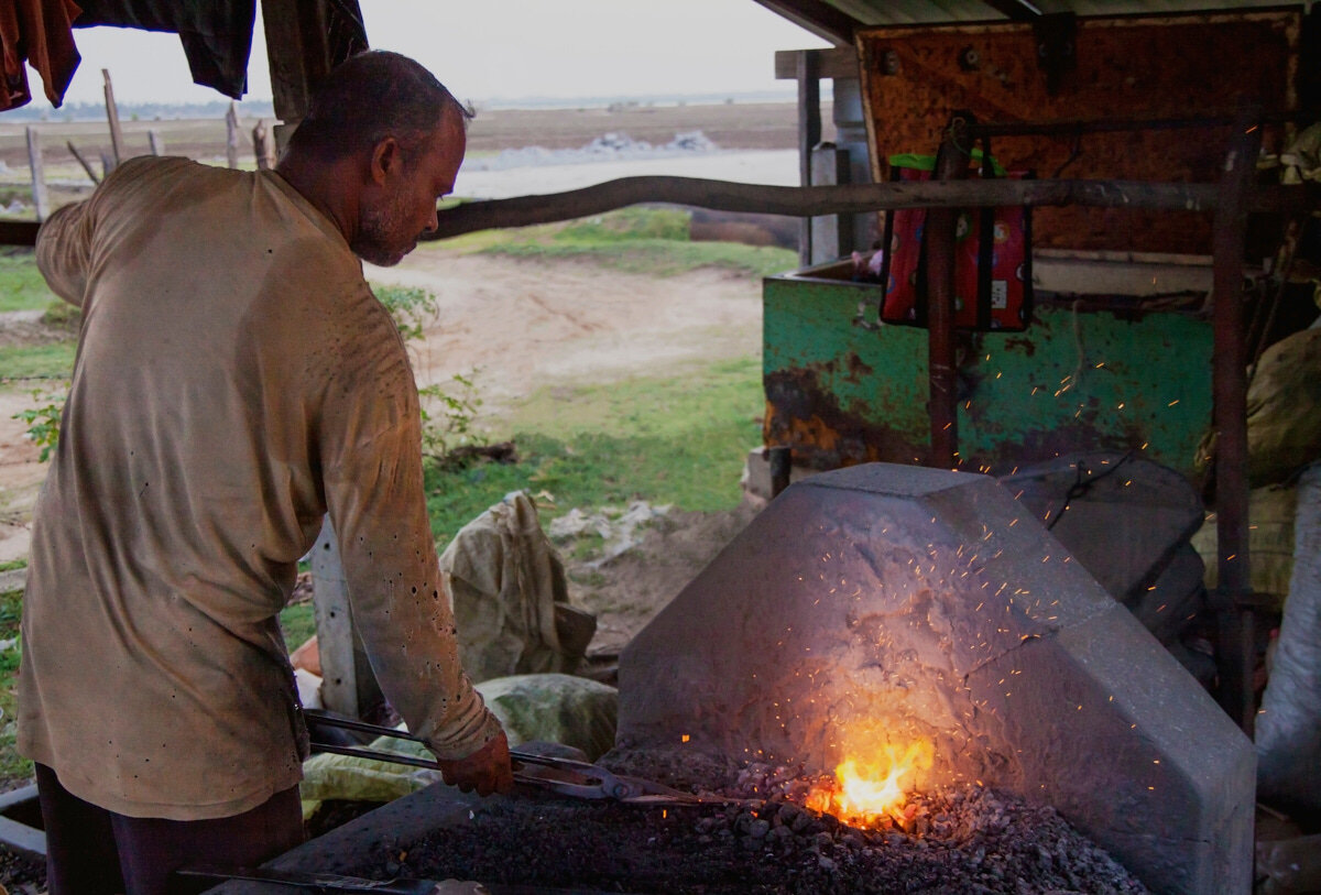 blacksmith in batticaloa.jpg