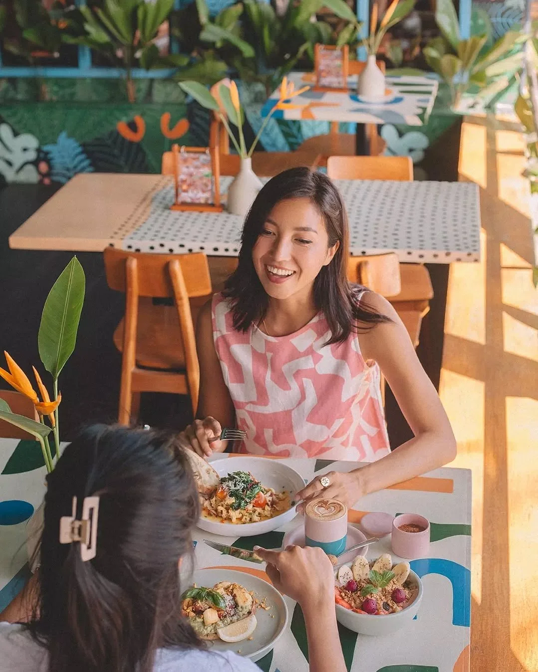 Mornings move slower in the tropics. Warm sun, easy energy, and the kind of breakfast moment that sets the tone for the rest of the day🌴☀️