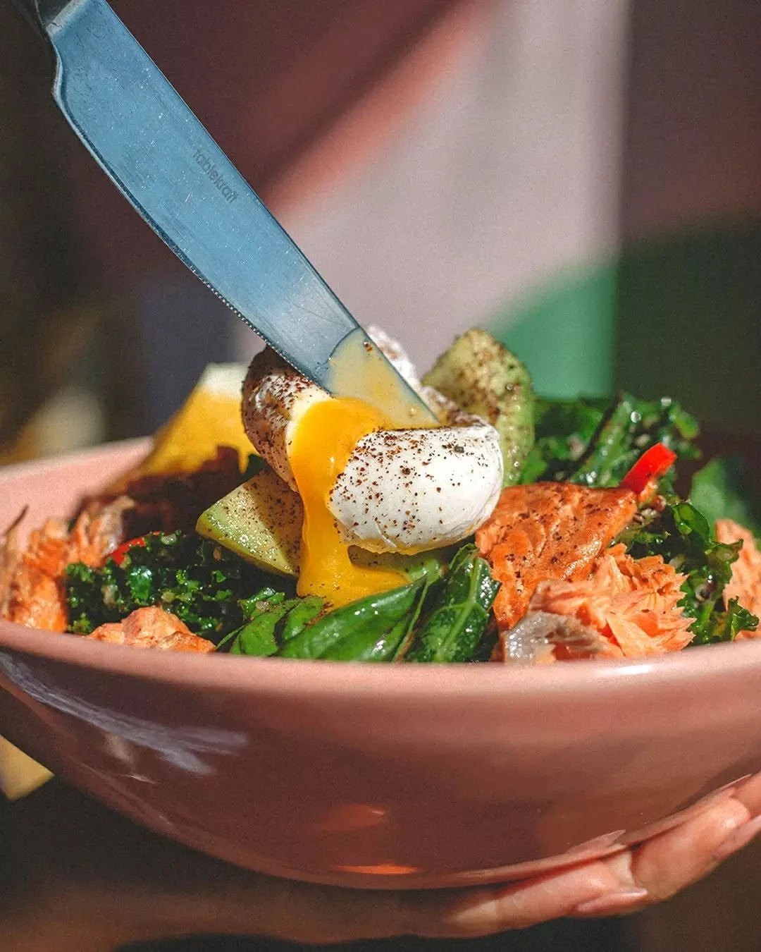 Healthy but make it indulgent.
Packed with goodness, finished with that golden touch.
Because balance tastes better in Bali. ✨

#NeonPalmsBali #EatWellBali #BrunchSeminyak #TropicalVibes #BaliEats