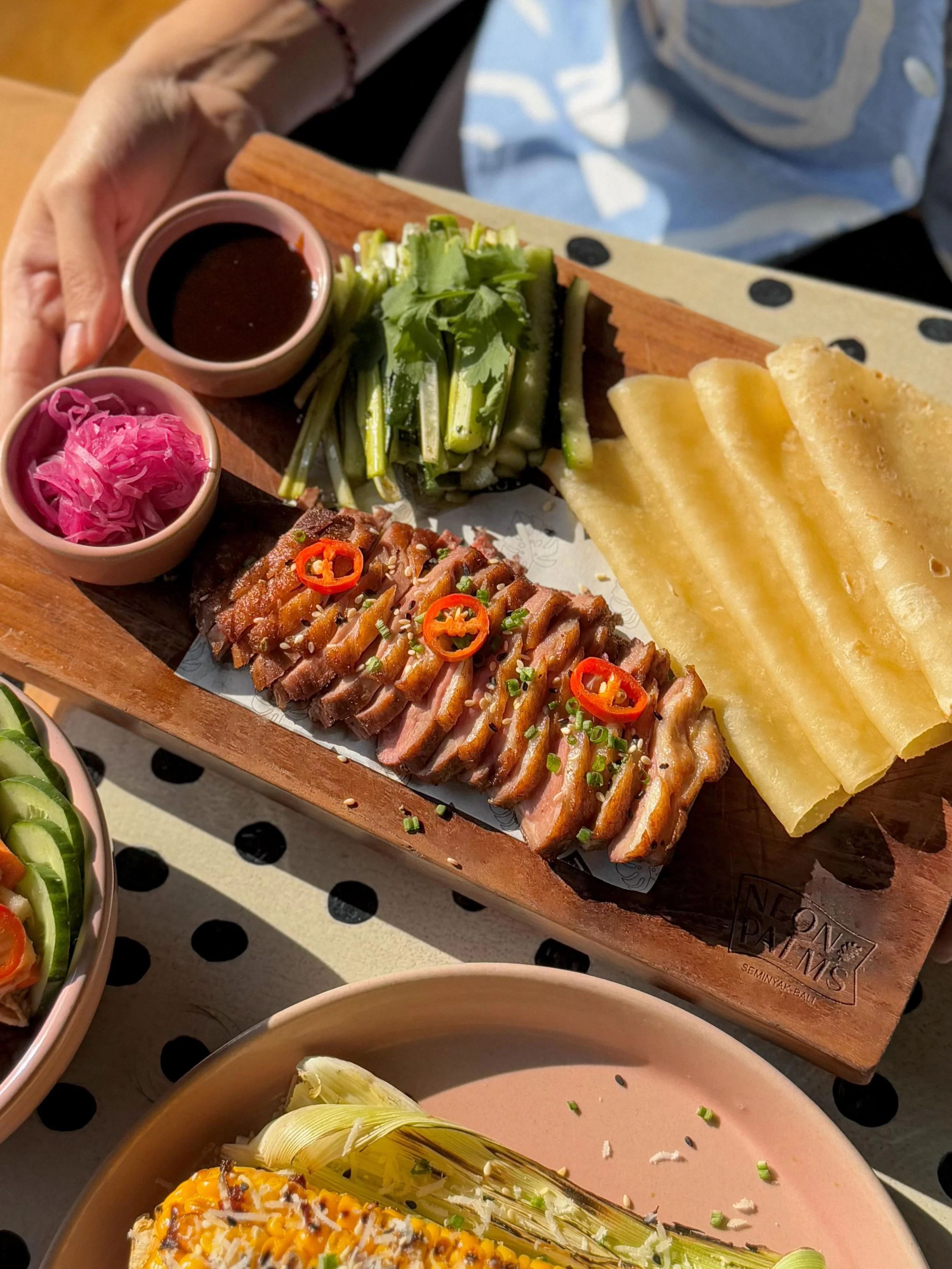 Jungle hideaway. Rooftop breeze. Duck pancake on the table. Some days just get it right. 🌴

#NeonPalmsBali #BaliEats #SeminyakBrunch #BaliFood #BrunchInBali