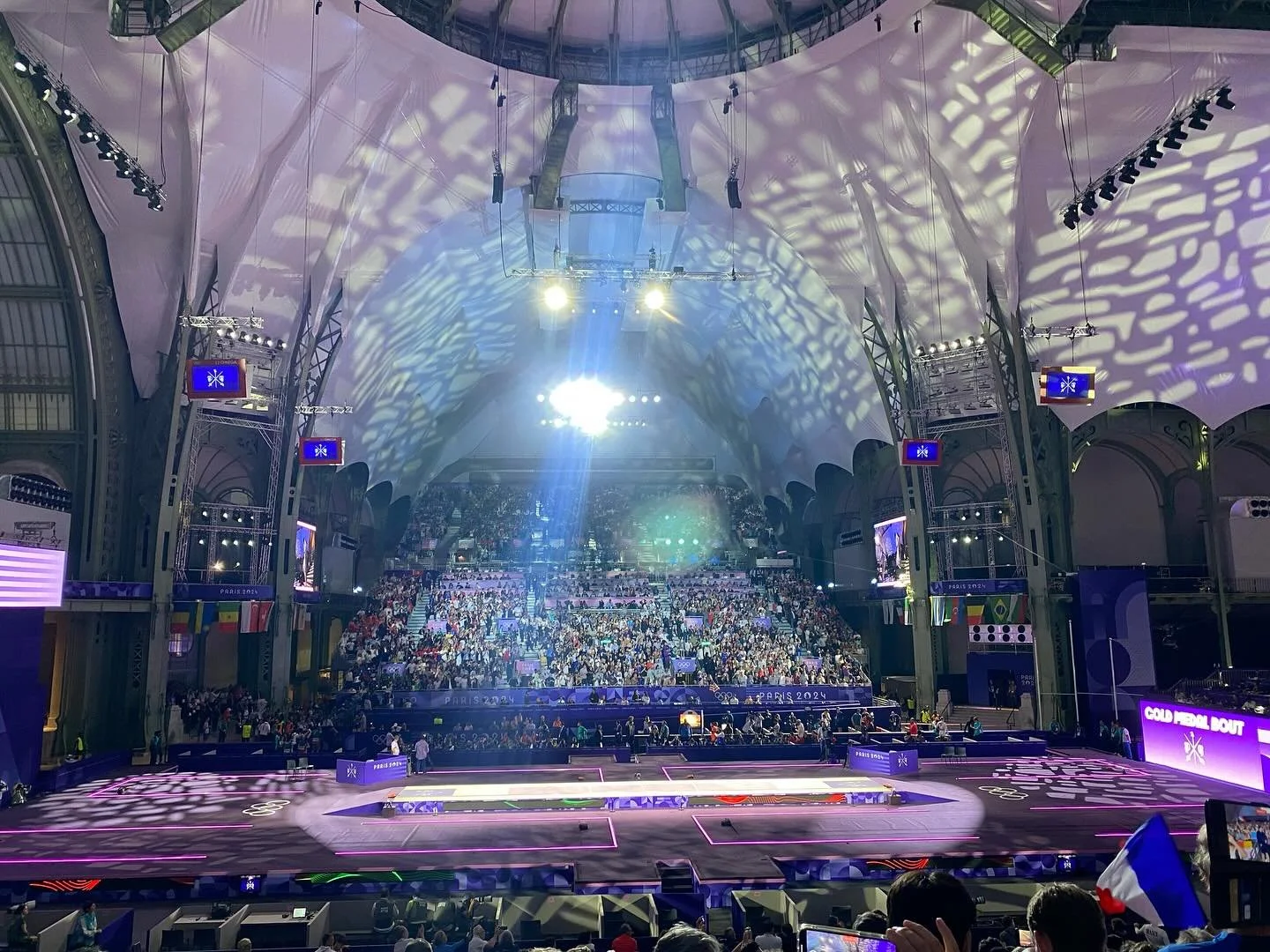 After 4 Olympics and almost a week here working in Paris at the Olympics I had my first experience of Fencing. Suoer exciting and another great venue👌🏼 Tomorrow it will be another day of beach volleyball then back to the Fencing.
Good times