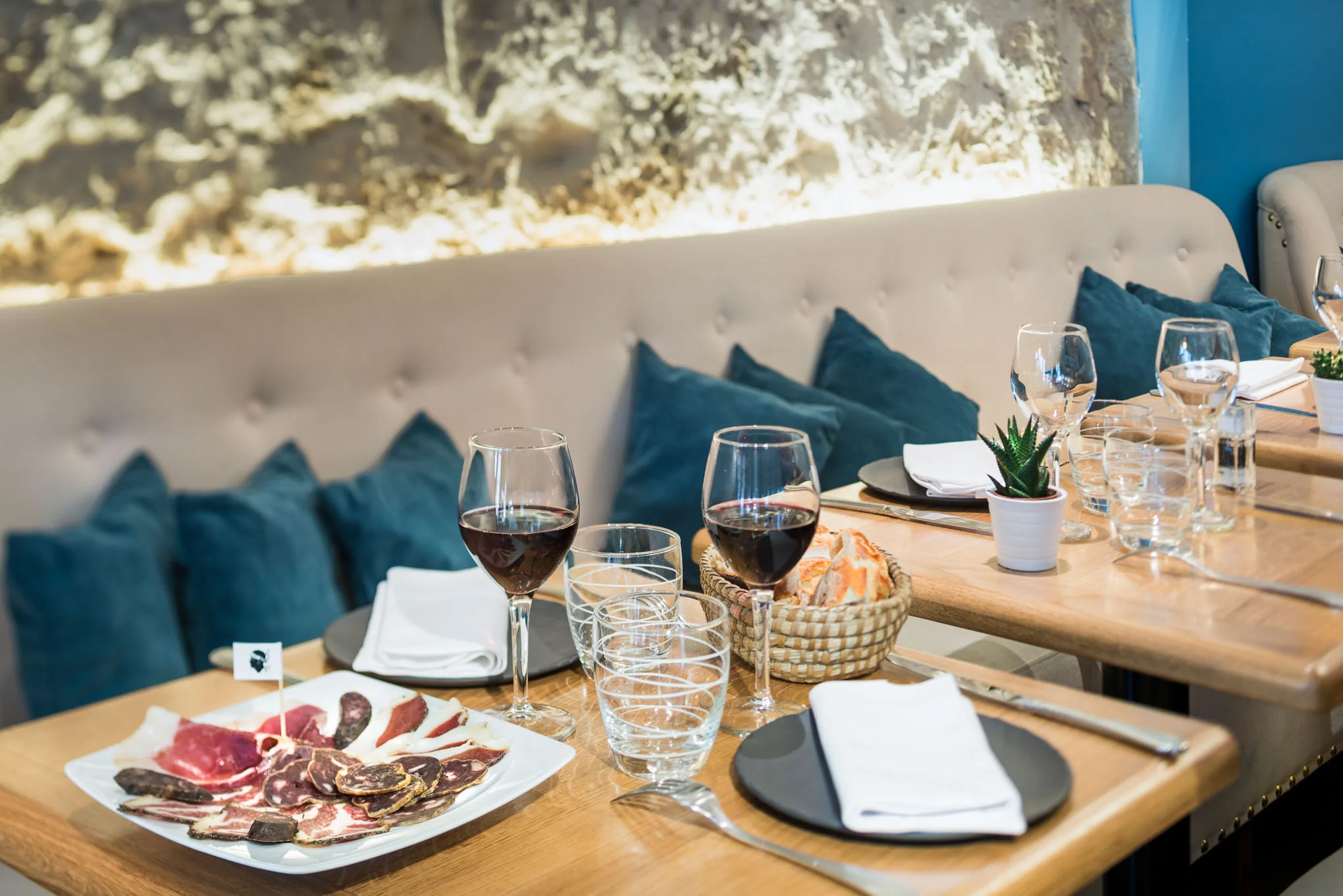 A_Cursita_restaurant_1.jpg