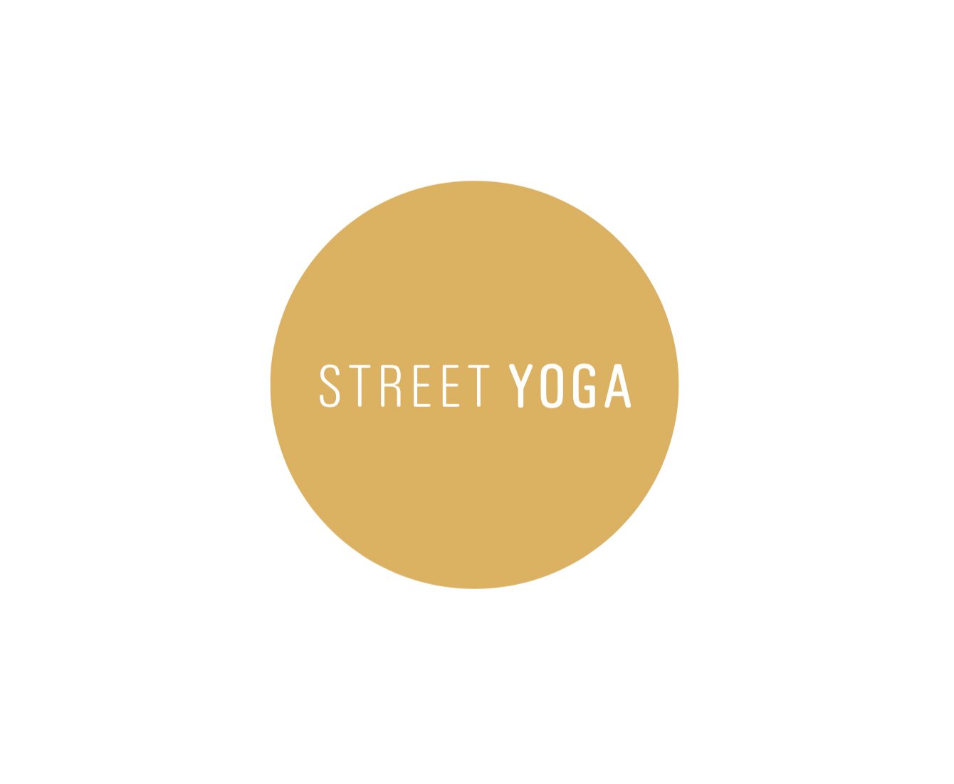 Grafik med teksten 'Street Yoga' i hvidt på en gul cirkel.