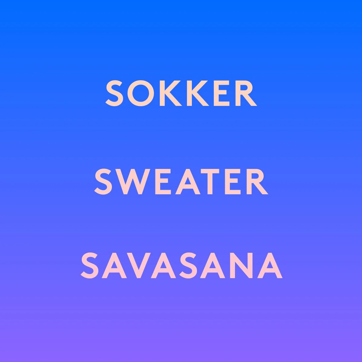 Billedet viser en blå gradient baggrund med teksten 'SOKKER', 'SWEATER' og 'SAVASANA' skrevet i lyserødt, store bogstaver.