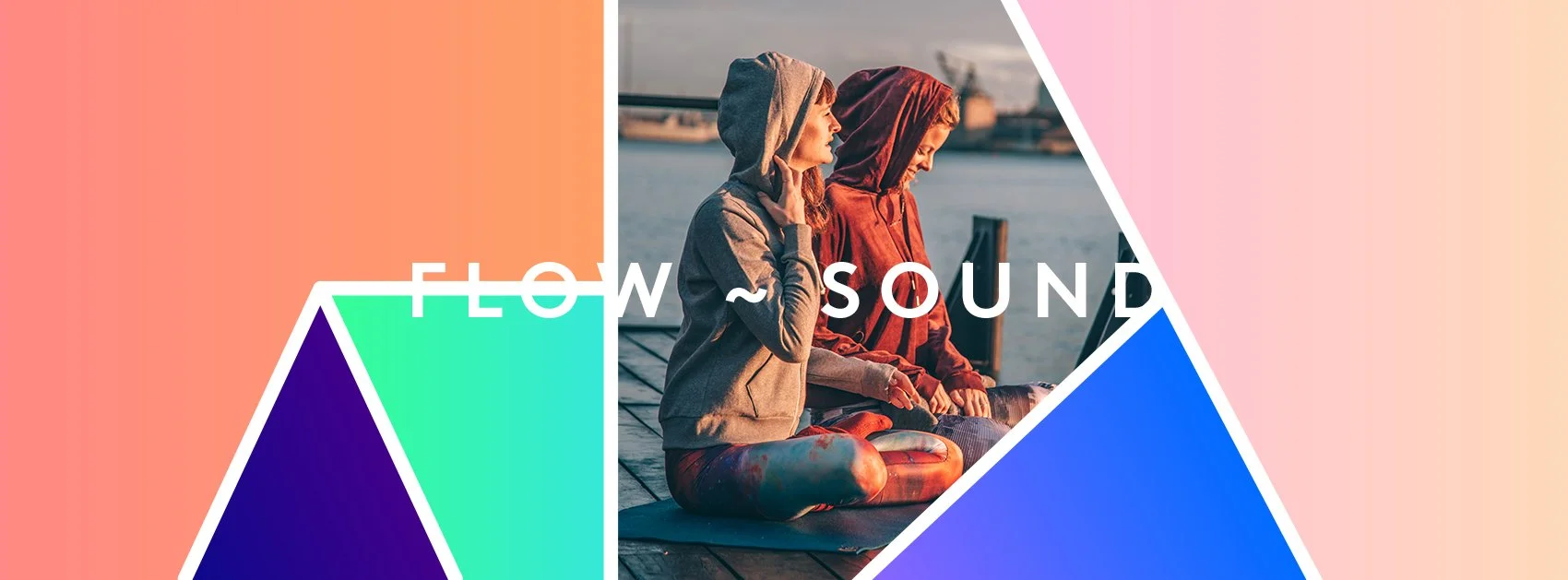 To personer sidder på en mol i solnedgangen, en af dem bruger en bærbar computer. Farverige geometriske former og tekst 'HOW ~ SOUND' er over billedet.