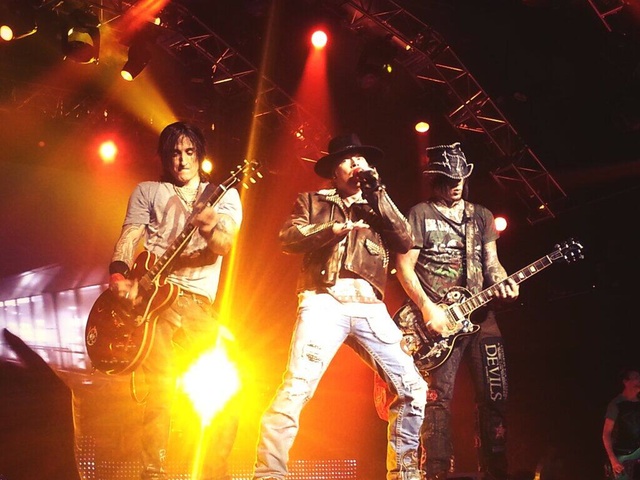 12 Things I Learned At Last Night's Guns N' Roses Show In Brooklyn