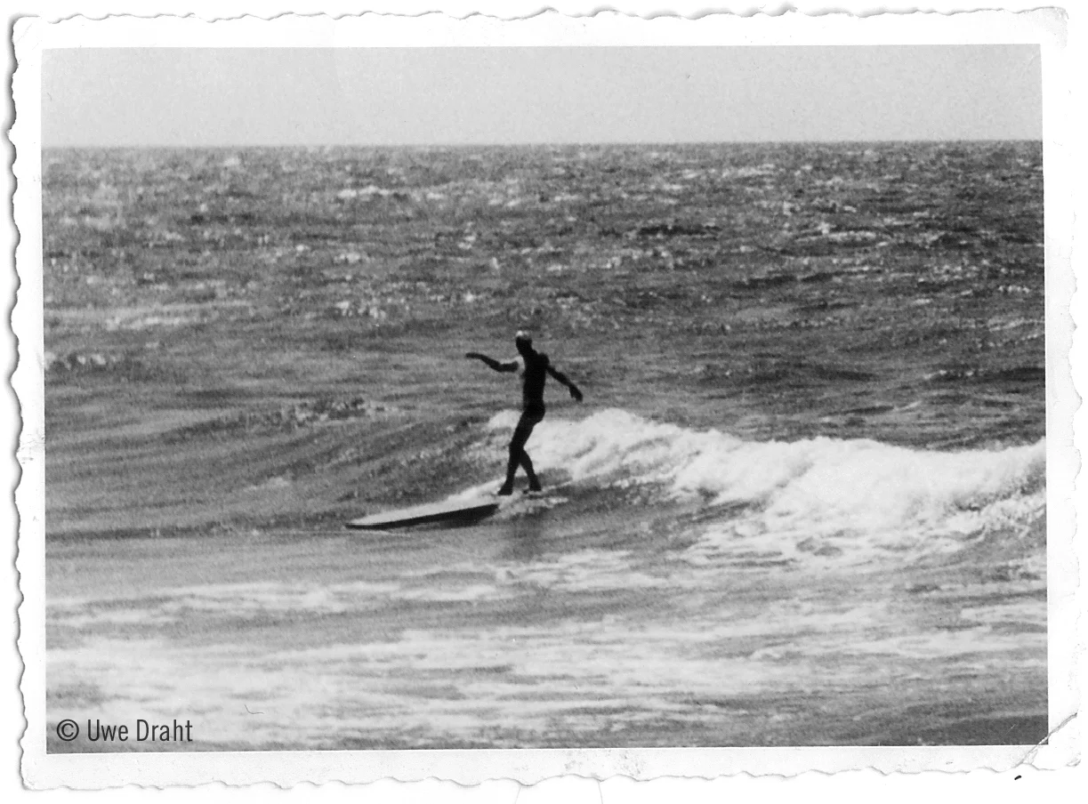 Surf-Pionier Uwe Draht 1953 vor Westerland.