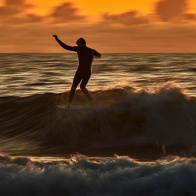 #Repost @mocean.photography
・・・
&lsquo;Somewhere in time&rsquo;

Shot @ Westerland / Sylt/ Germany 🇩🇪 Surfer: Tom Kleemann 
#surf #sunsetsurf #sylt #longboard #inselliebe #longboardsurfing #surfing #oceanlove #noseride #sunsetmagic  #sunsetgold #su