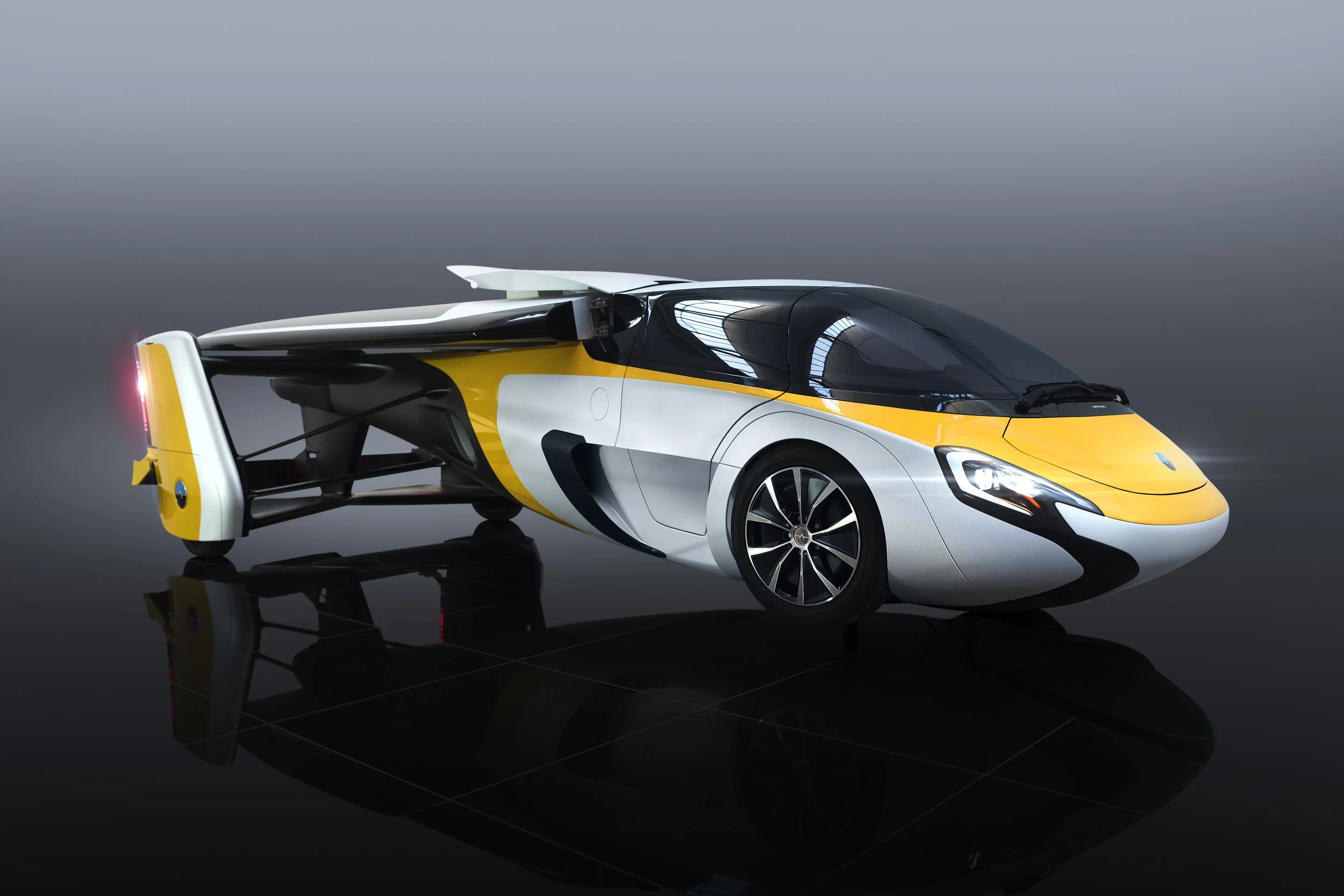 AeroMobil_4.0_STOL_Car_Configuration_Studio_Dark_Background.jpg