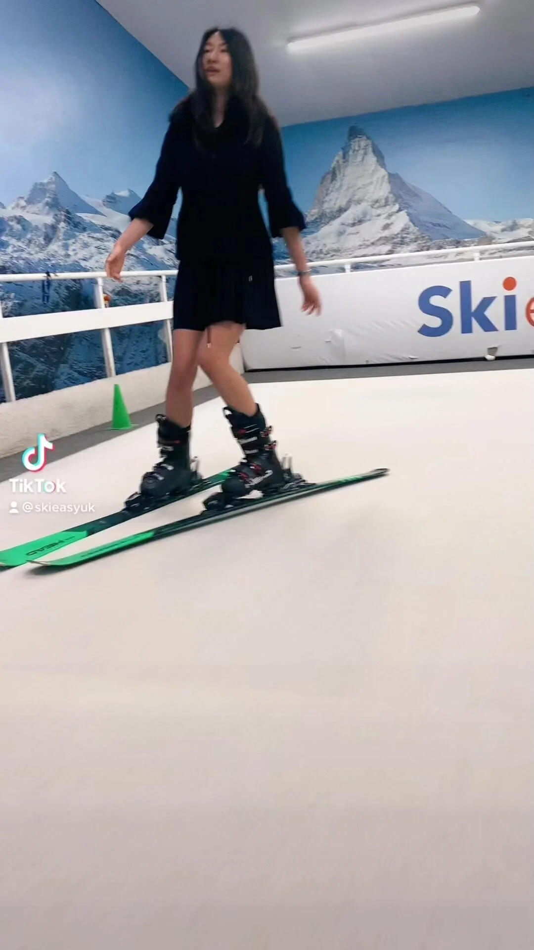 Indoor Ski Lessons in West London Skieasy