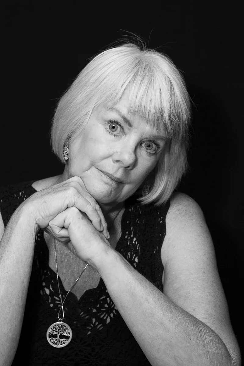 Anne "The people who have power over me are extremely rich people, but I revolt and I'm an activist on the streets."
