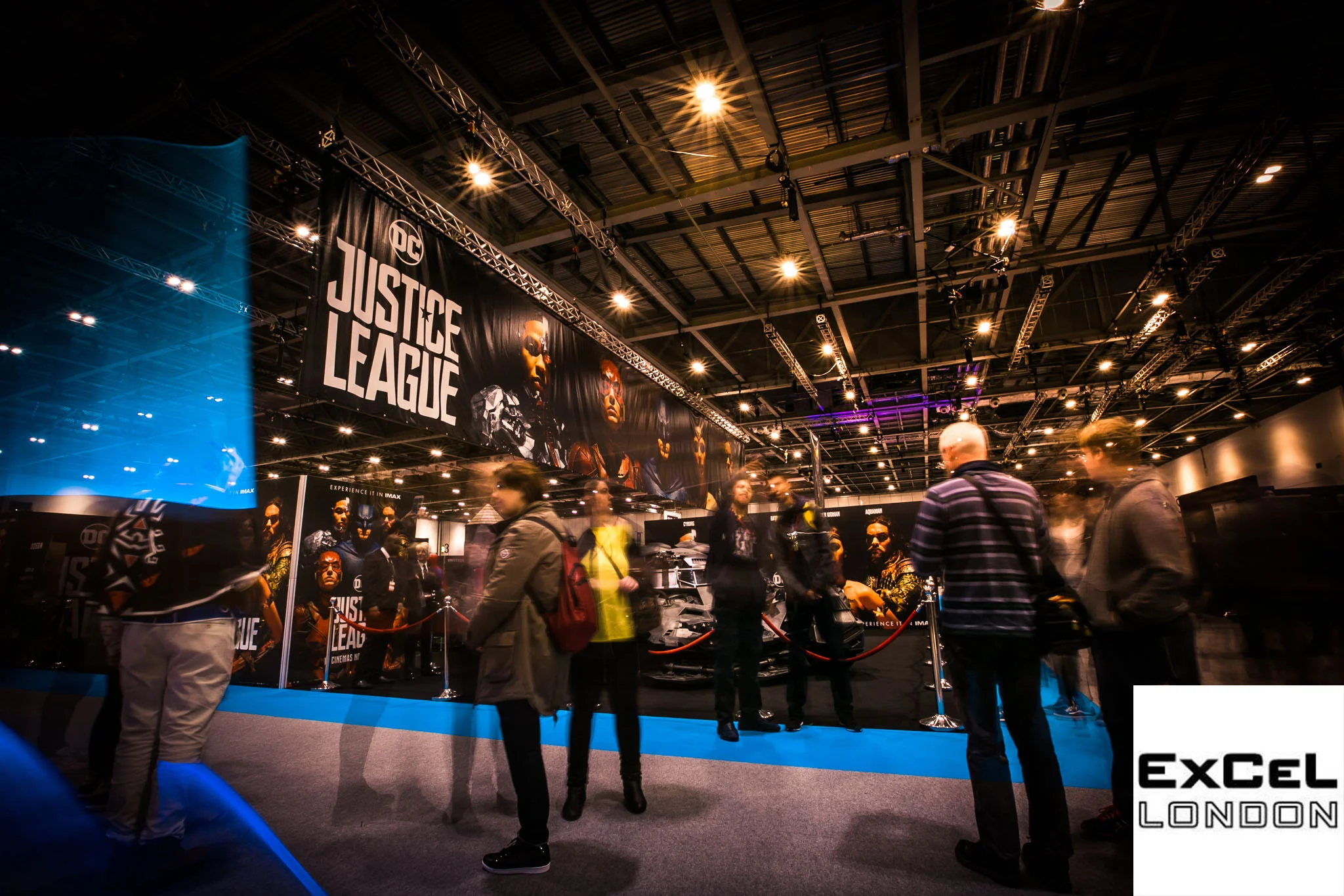 Justice League Stand @ Comic Con