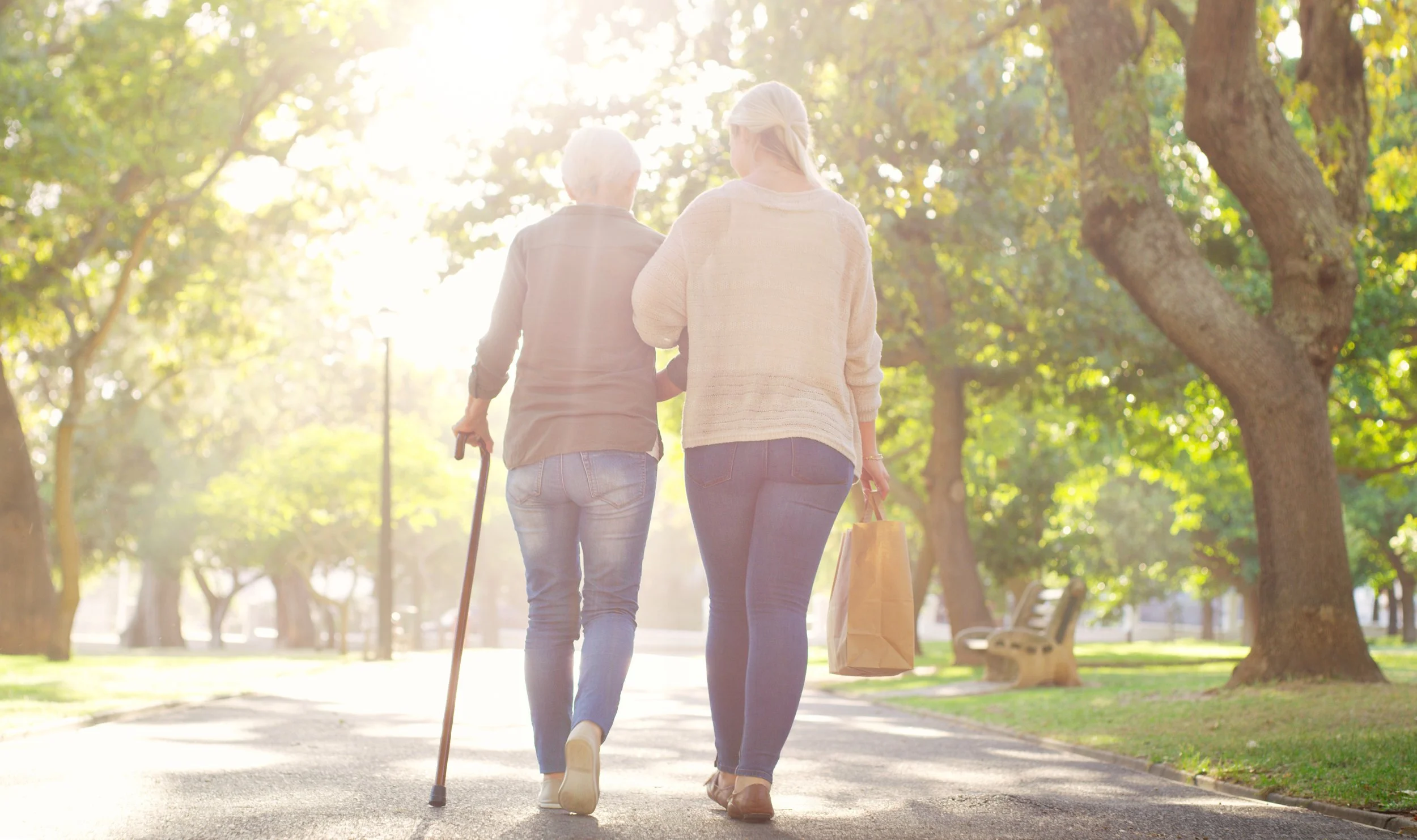 Early Warning Signs It’s Time to Talk to a Senior Care Advisor