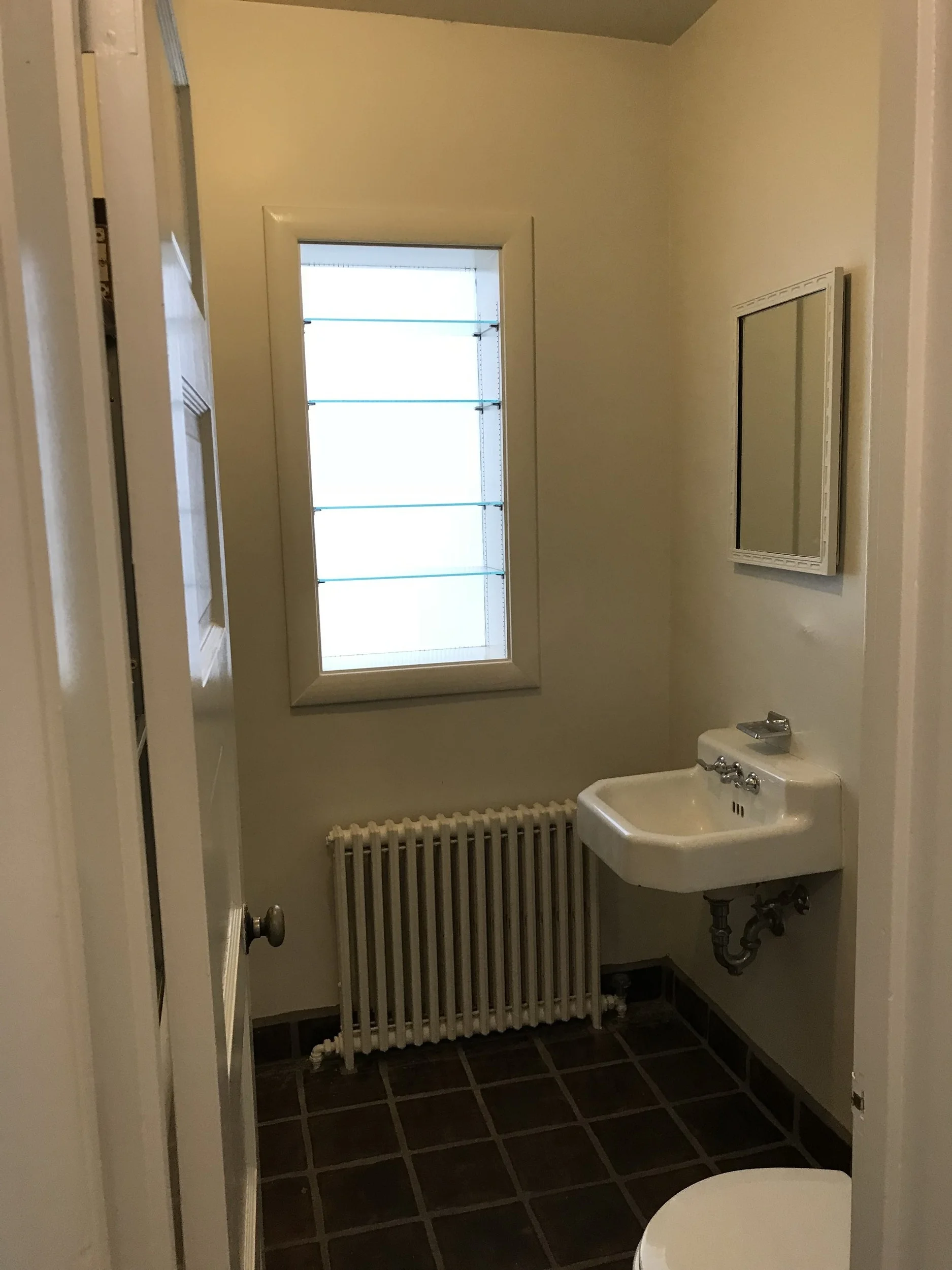 Bathroom BEFORE.jpg