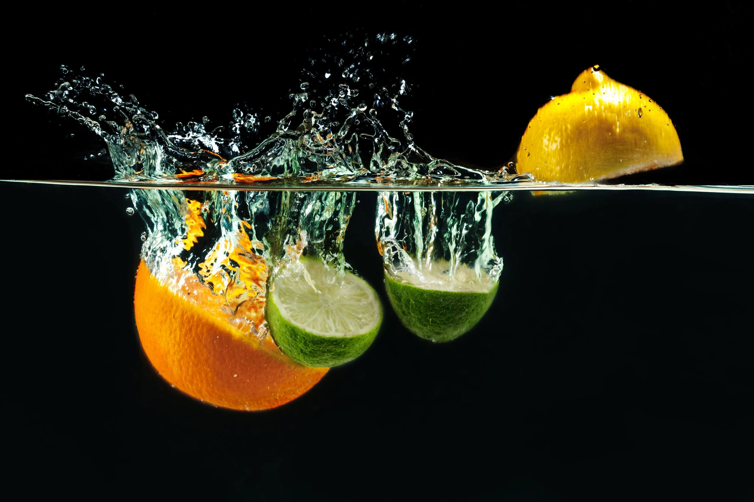 many-fruits-splashes-into-water-2023-11-27-05-19-32-utc.jpg