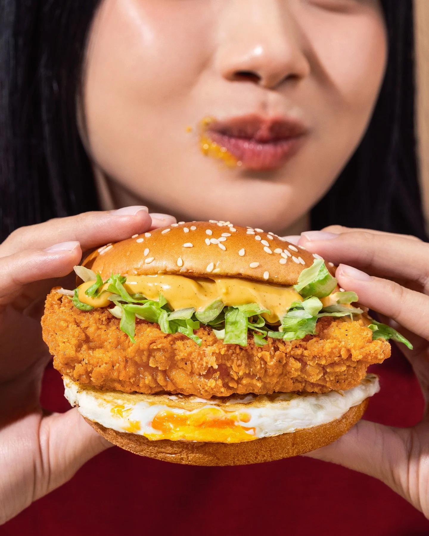 Gaga brought the mayhem, McSpicy brought the heat, and we brought the visuals!

From smoky swirls to spicy drips, May was a feast for the eyes. Safe to say, Gaga would&rsquo;ve approved. 🔥🎤

#foodphotography 
#GagaMayhemSG #SmokyChilliMayo #McSpicy