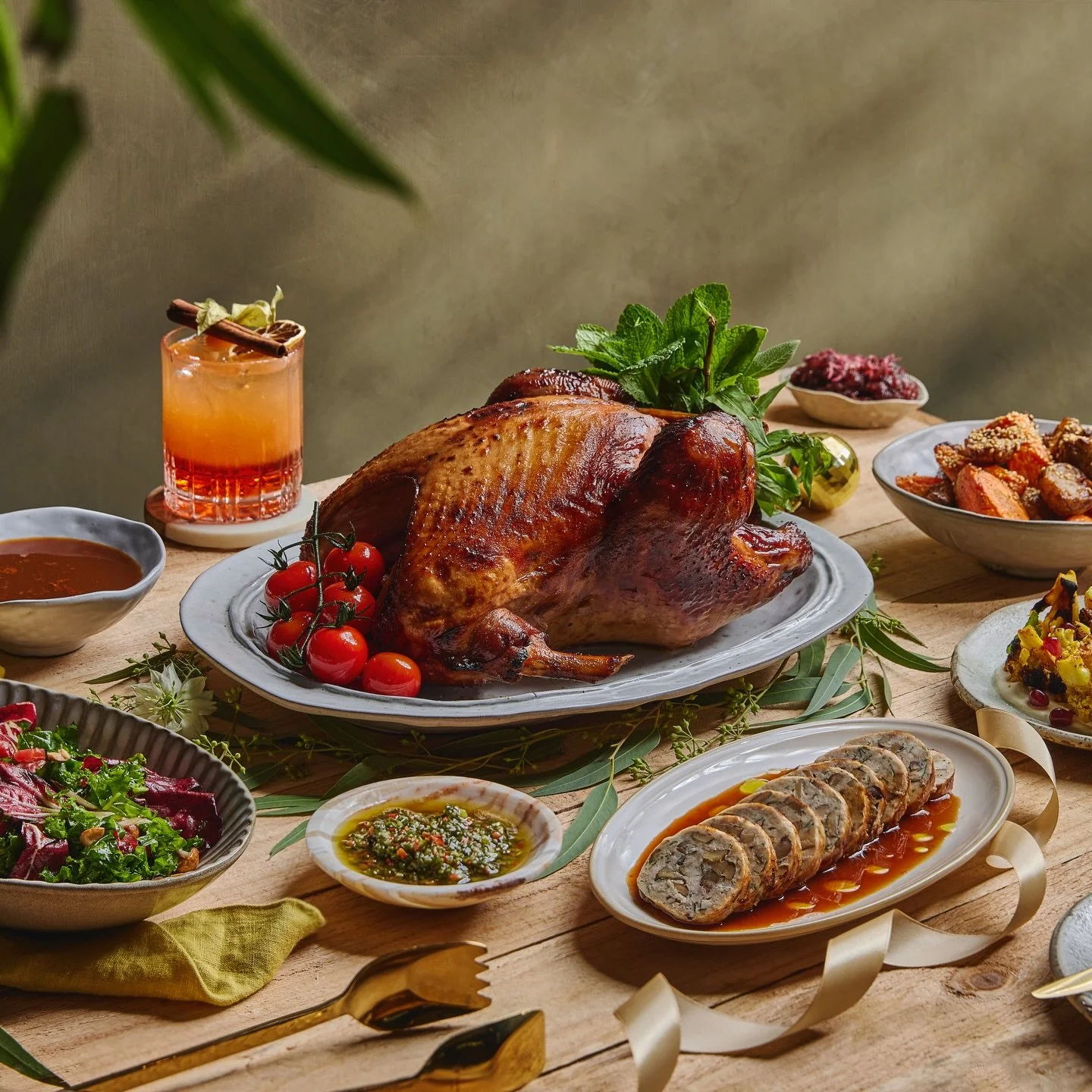 Merry Christmas from all of us at Chun Tsubaki 🎄✨

One of our favourite Christmas shoots this year.
For YARA, we leaned into their healthy, green philosophy, letting the food and mood lead, while keeping festive elements subtle and intentional.

A g