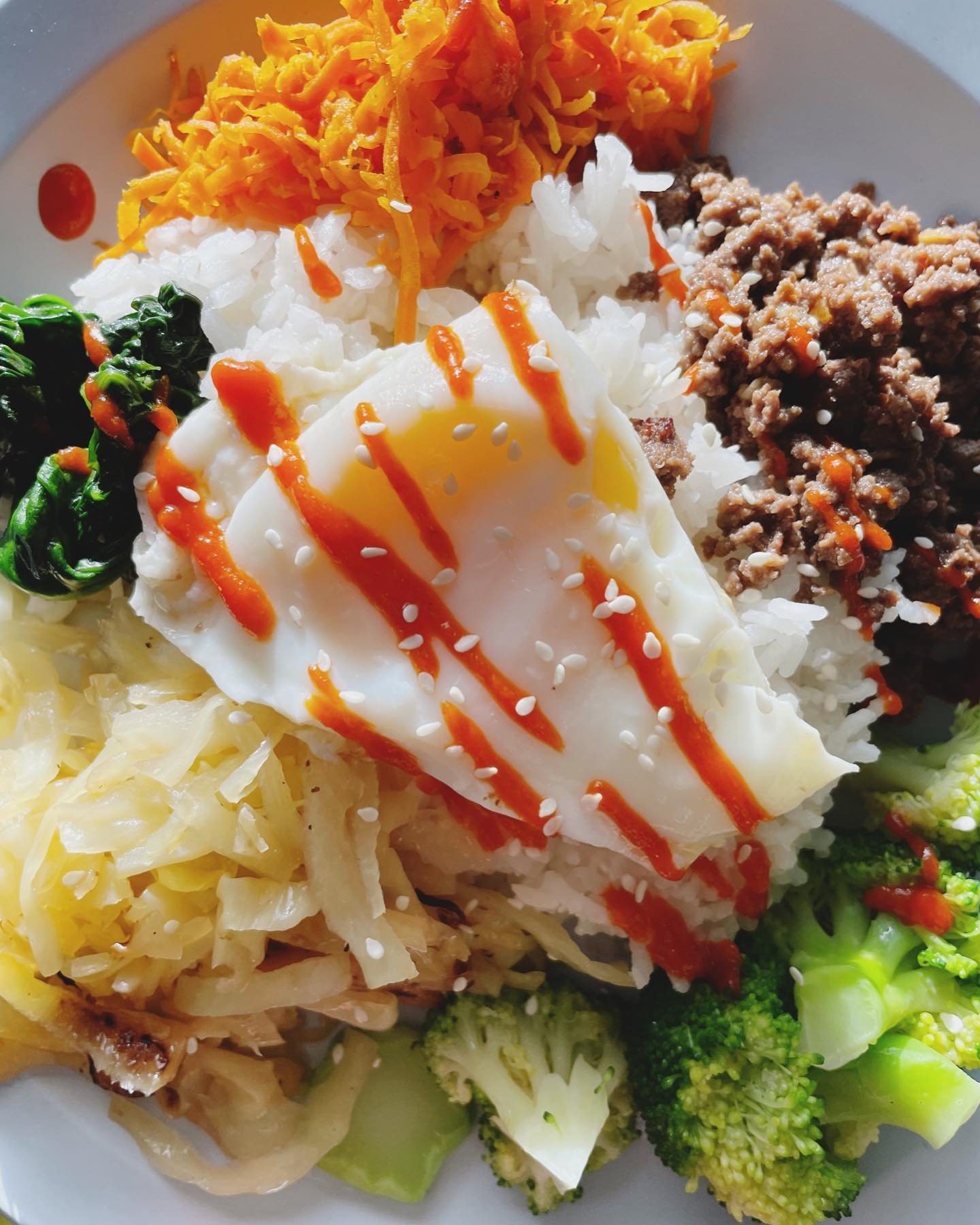 This story is special. There are memories attached. Recipe post and blog is up for bibimbap 🤩🍚 
@chefsharon_steward 
@manitobapioneercamp @intervarsitycanada 
#bibimbap #recipeblog #chefauthor #bibimbapbowl #gochujang #doenjang #eatwithallsenses #c