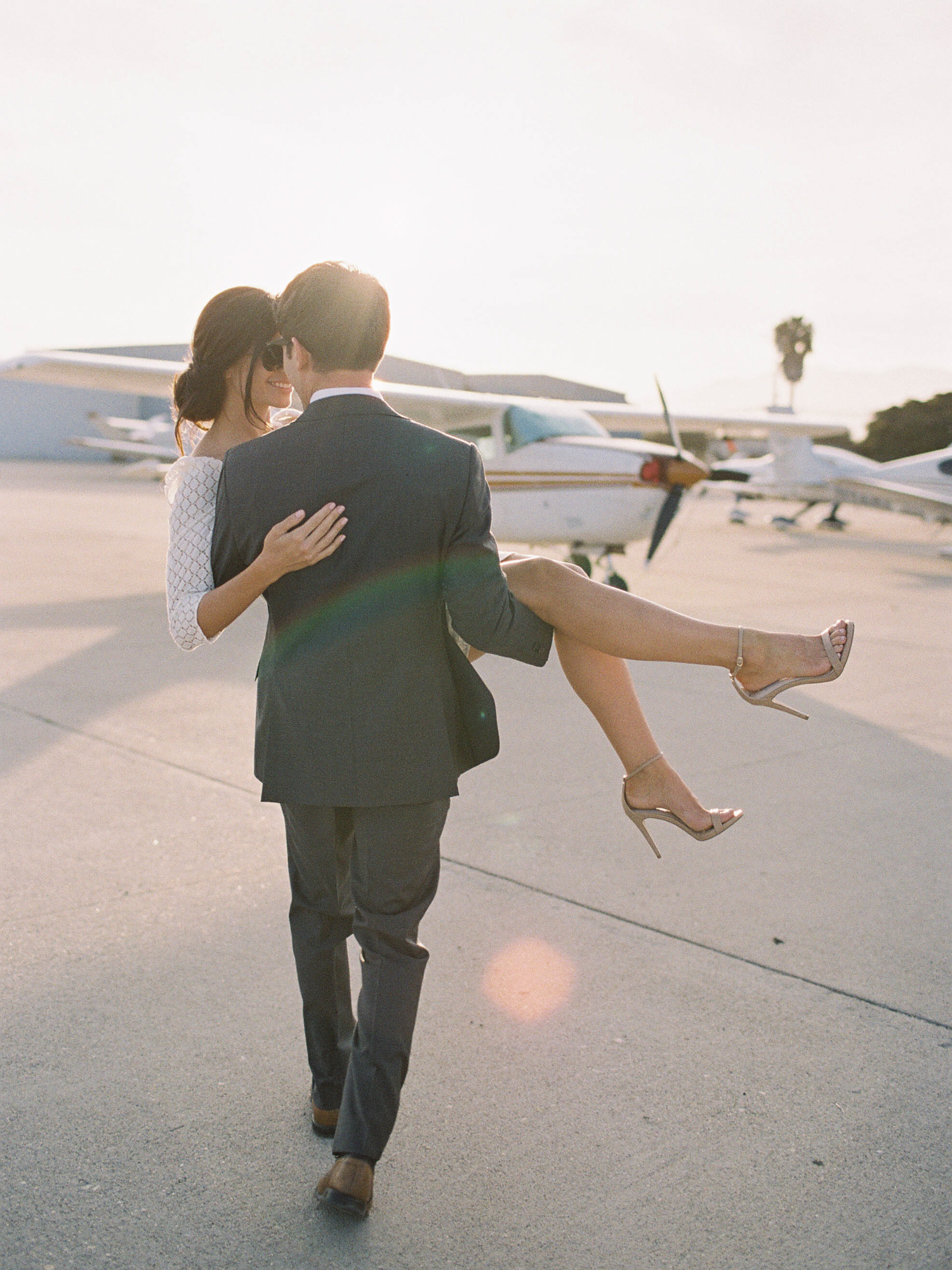 airport-engagement-shoot-1.jpg