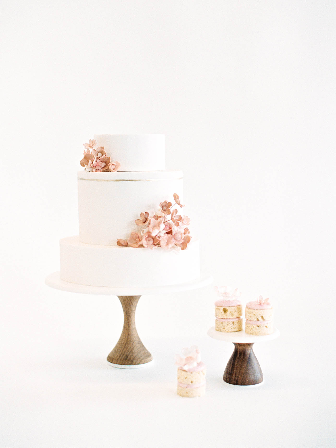 Delicate-Wedding-Cakes-6-Jen_Huang-002343-R1-032.jpg