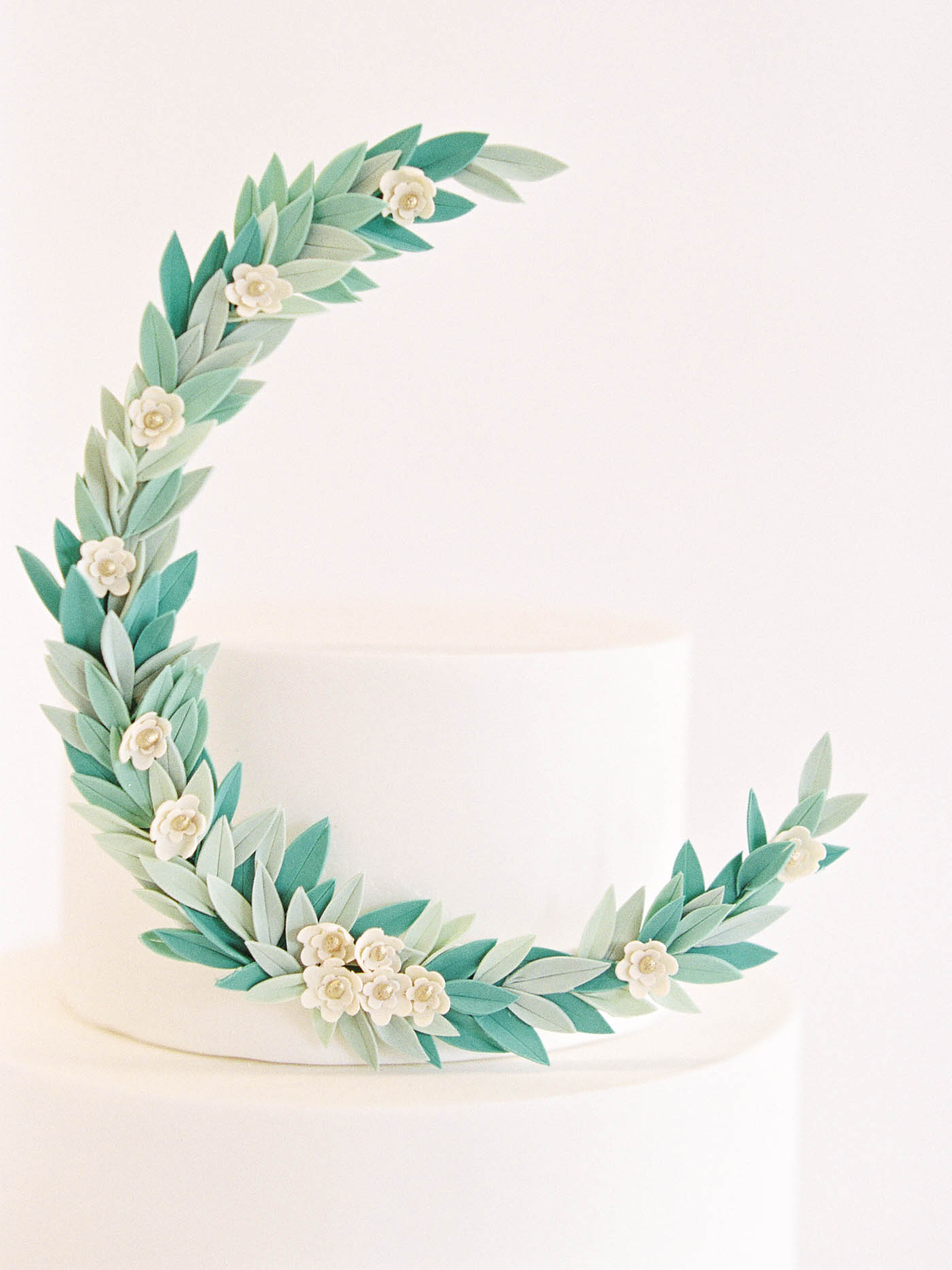 Delicate-Wedding-Cakes-11-Jen_Huang-002343-R1-010.jpg
