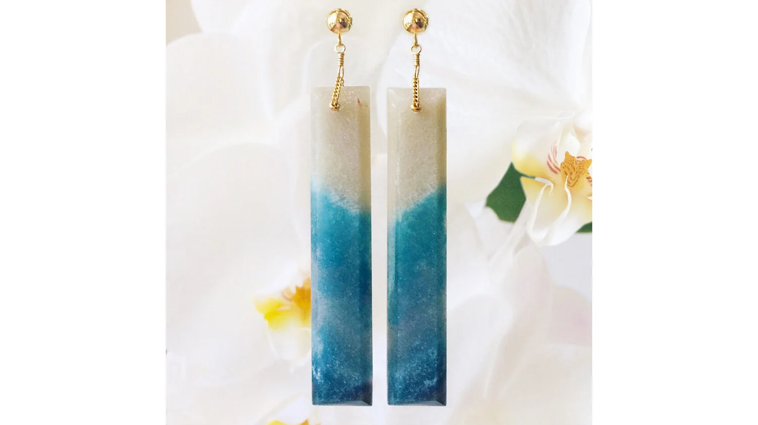 Santorini - Paraiba Quartz Long Bar Earrings 