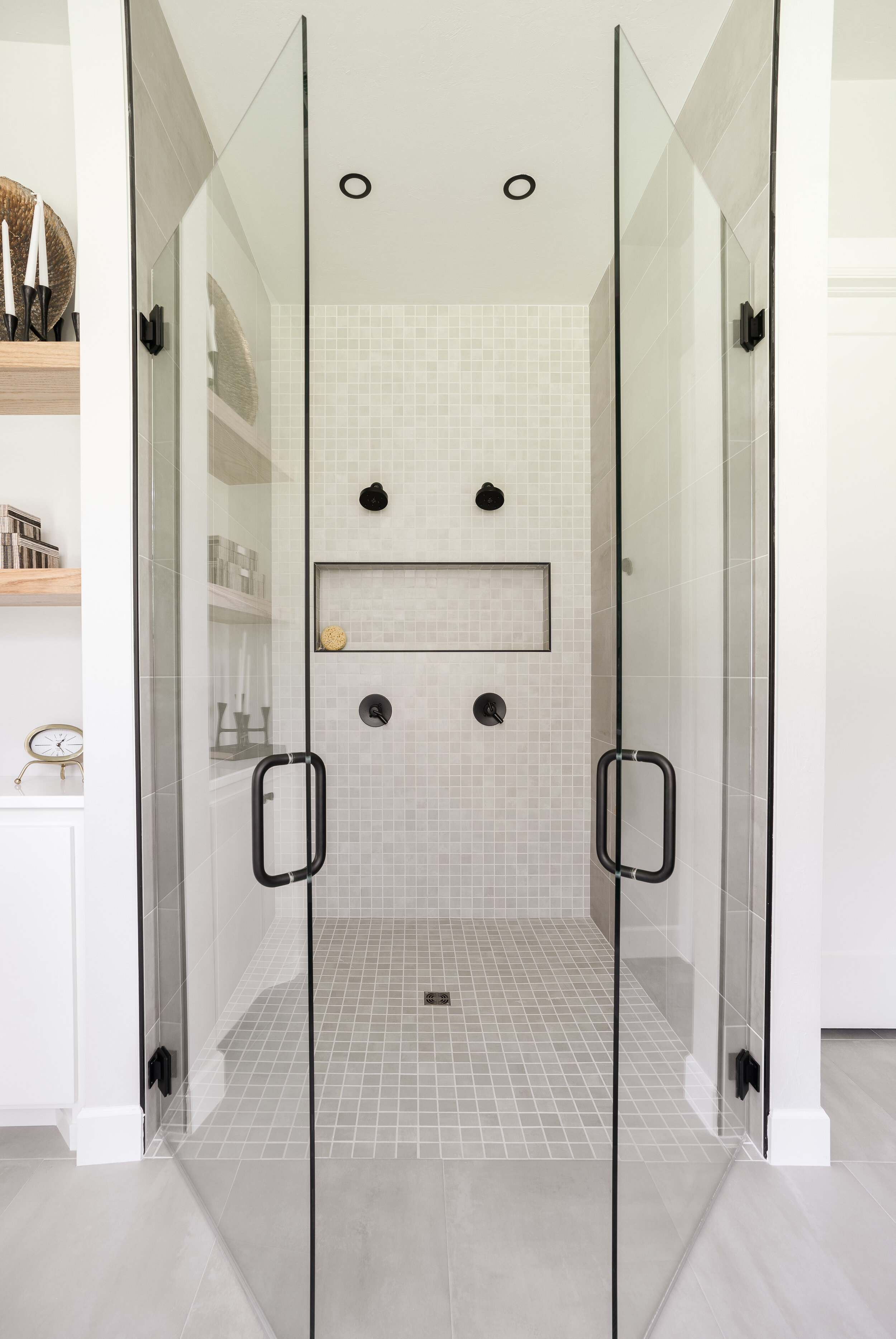 Double door shower 