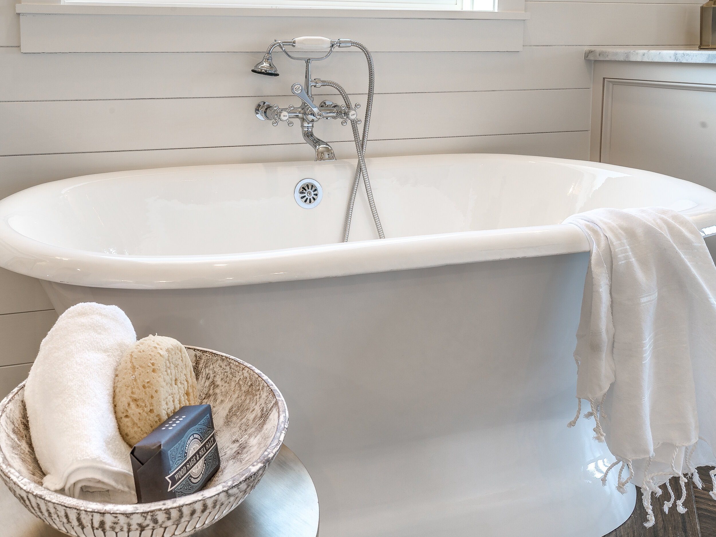 White master bath tub 