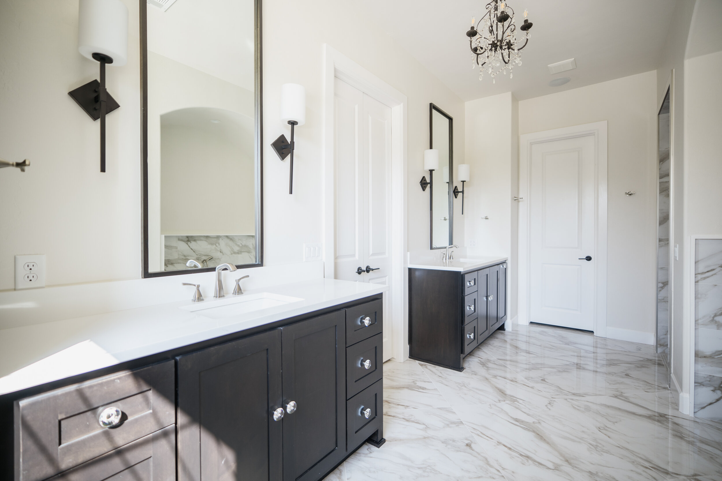 White marble master bathroom floor