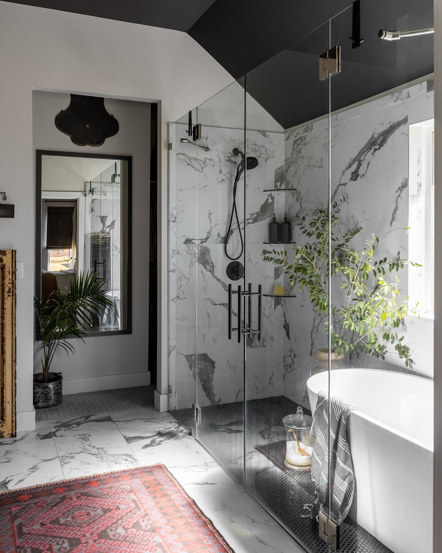 Everyone wants a bathroom that feels like a relaxing escape, and the right design can make it feel just like that! Are you wondering where to even start in your space? We&rsquo;ve got your back 👊🏼 Today&rsquo;s blog post is all about how to upgrade