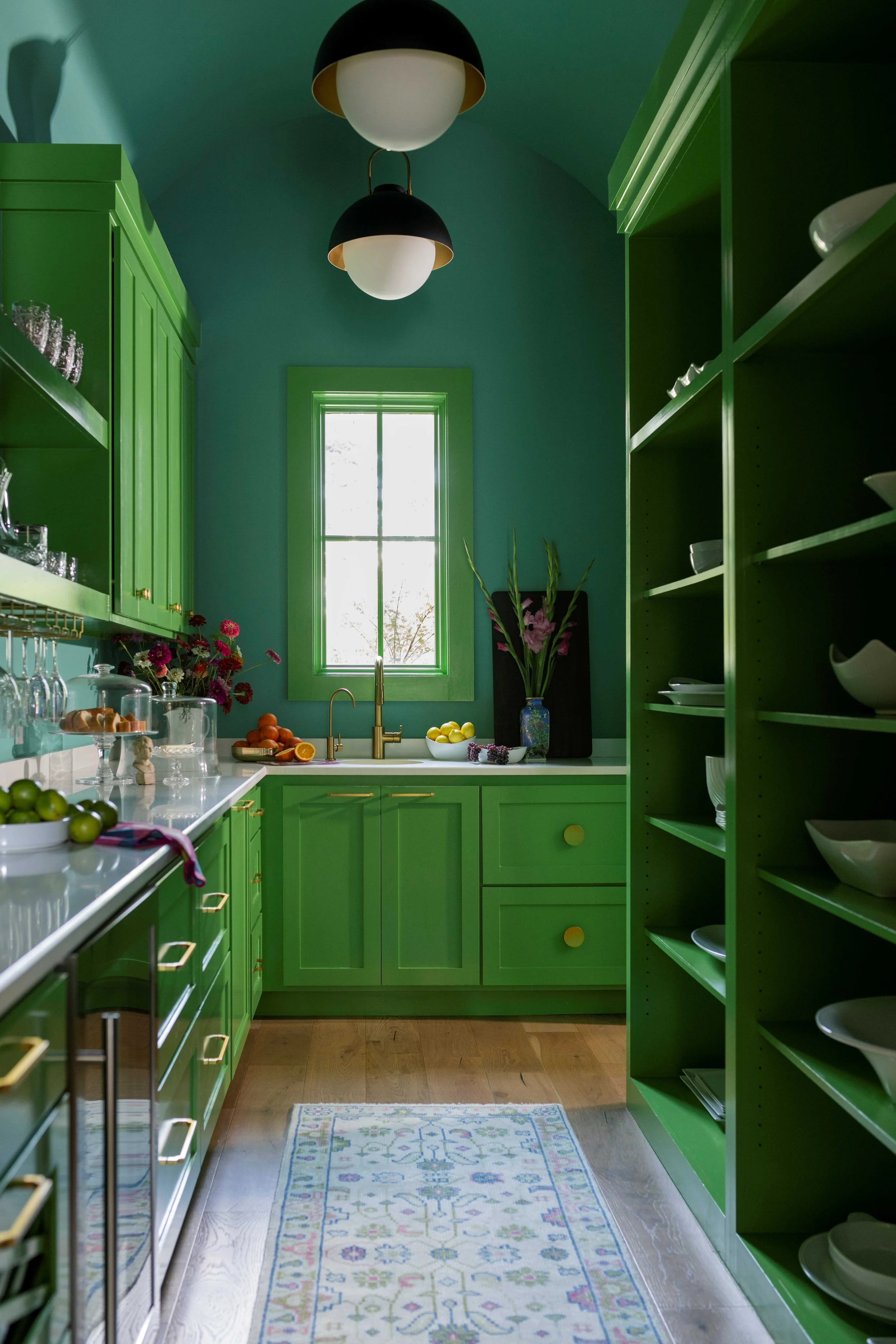 GREEN PANTRY CLASSIC DESIGN INTERIOR DESIGNER DESIGN