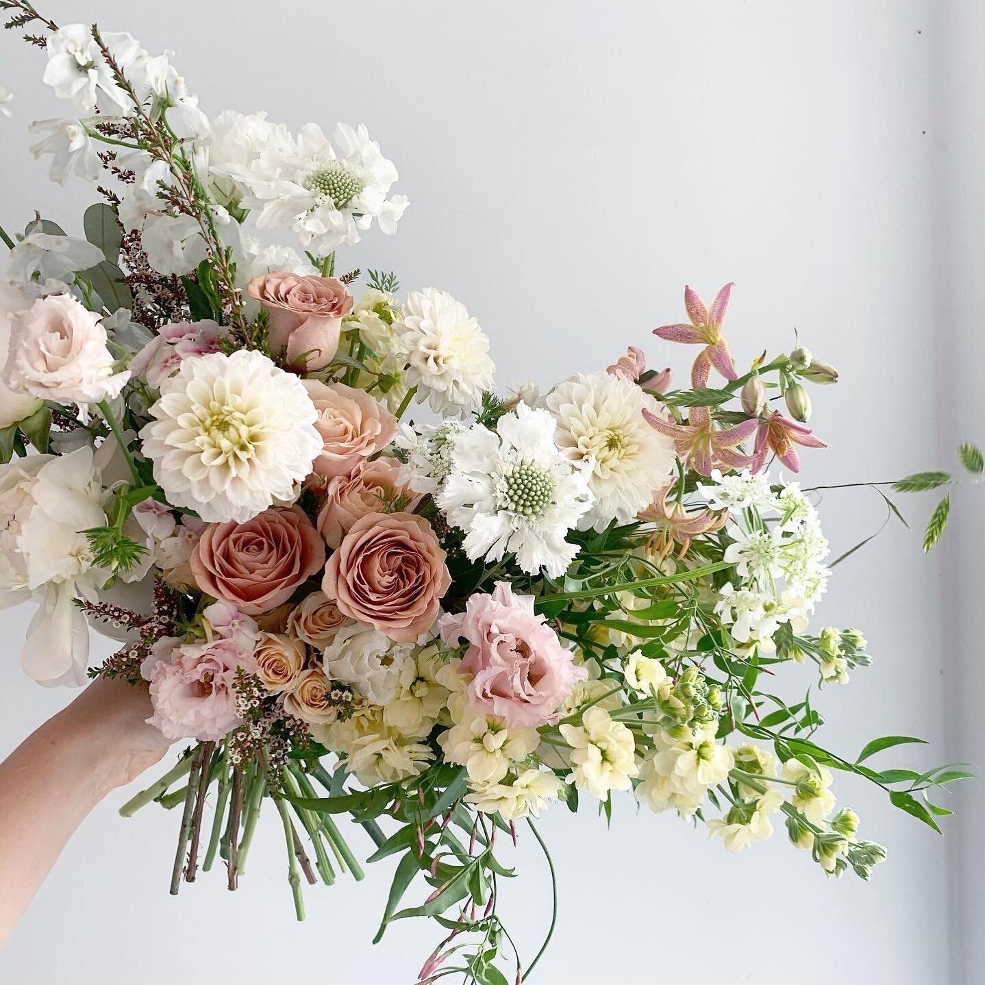 And just like that, it&rsquo;s bridal bouquet season ✨✨