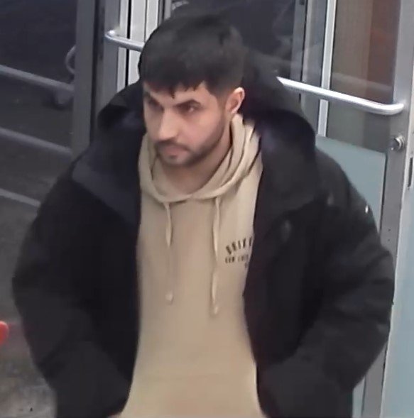 Suspect sought in theft from Leamington business