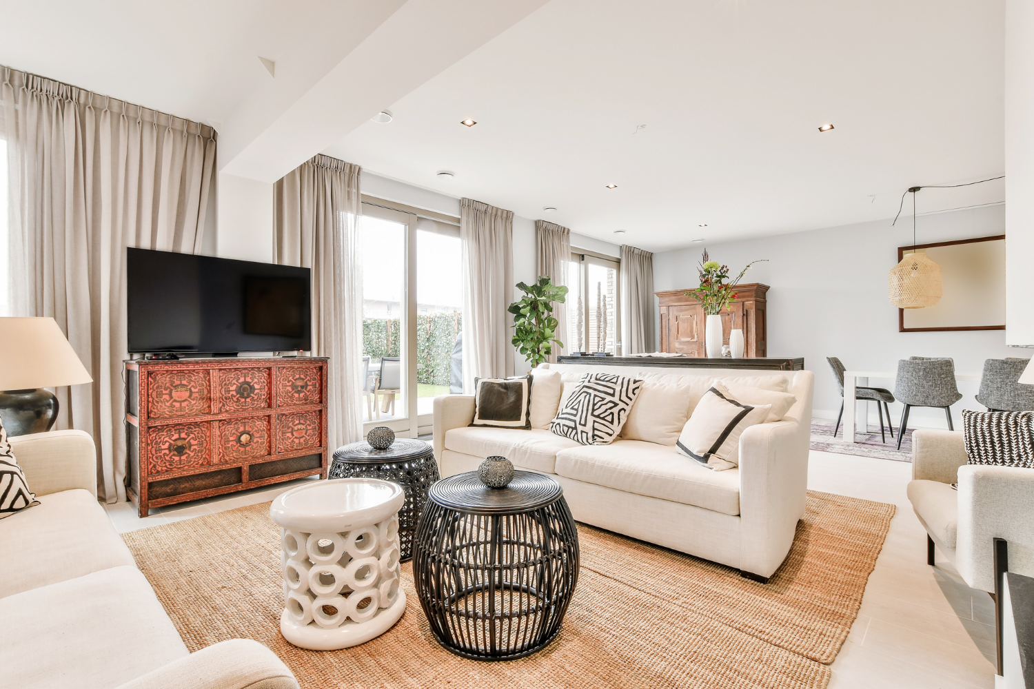The Differences Between Retail and Custom Window Treatments
