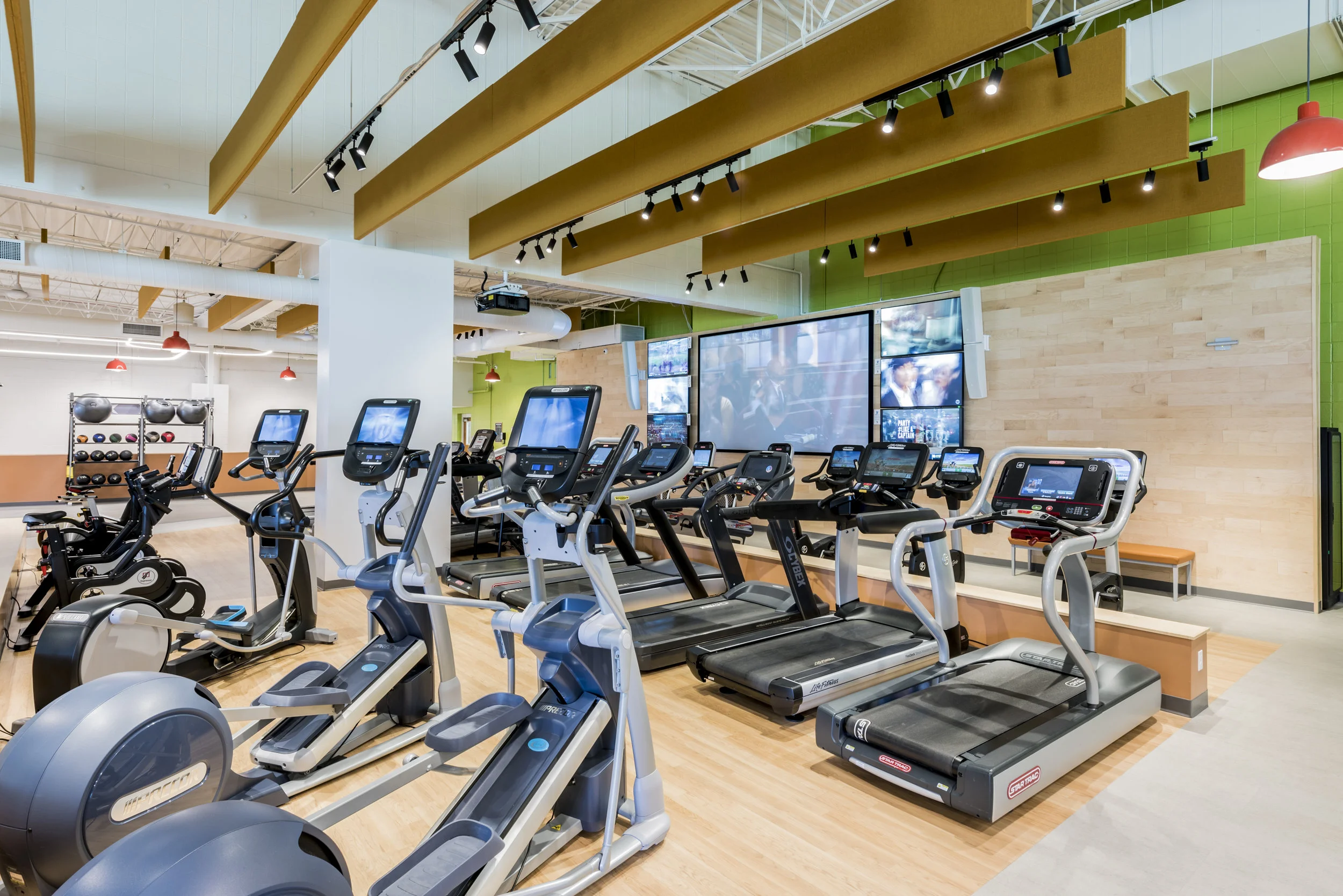 Essenza-Eagle-Pointe-Recreation-Center-058.jpg