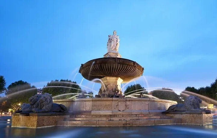 01-fontaine-rotonde-aix.jpg
