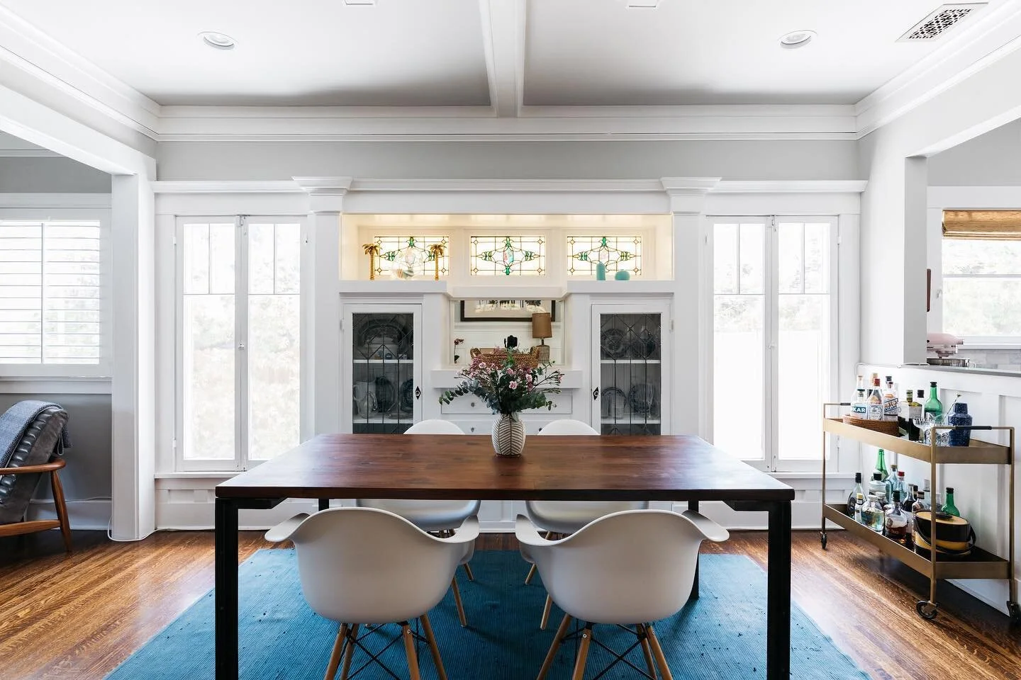 A subtle reminder to bring home some flowers today 💐 

We love this charming 1912 Craftsman listing, 259 S Gramercy