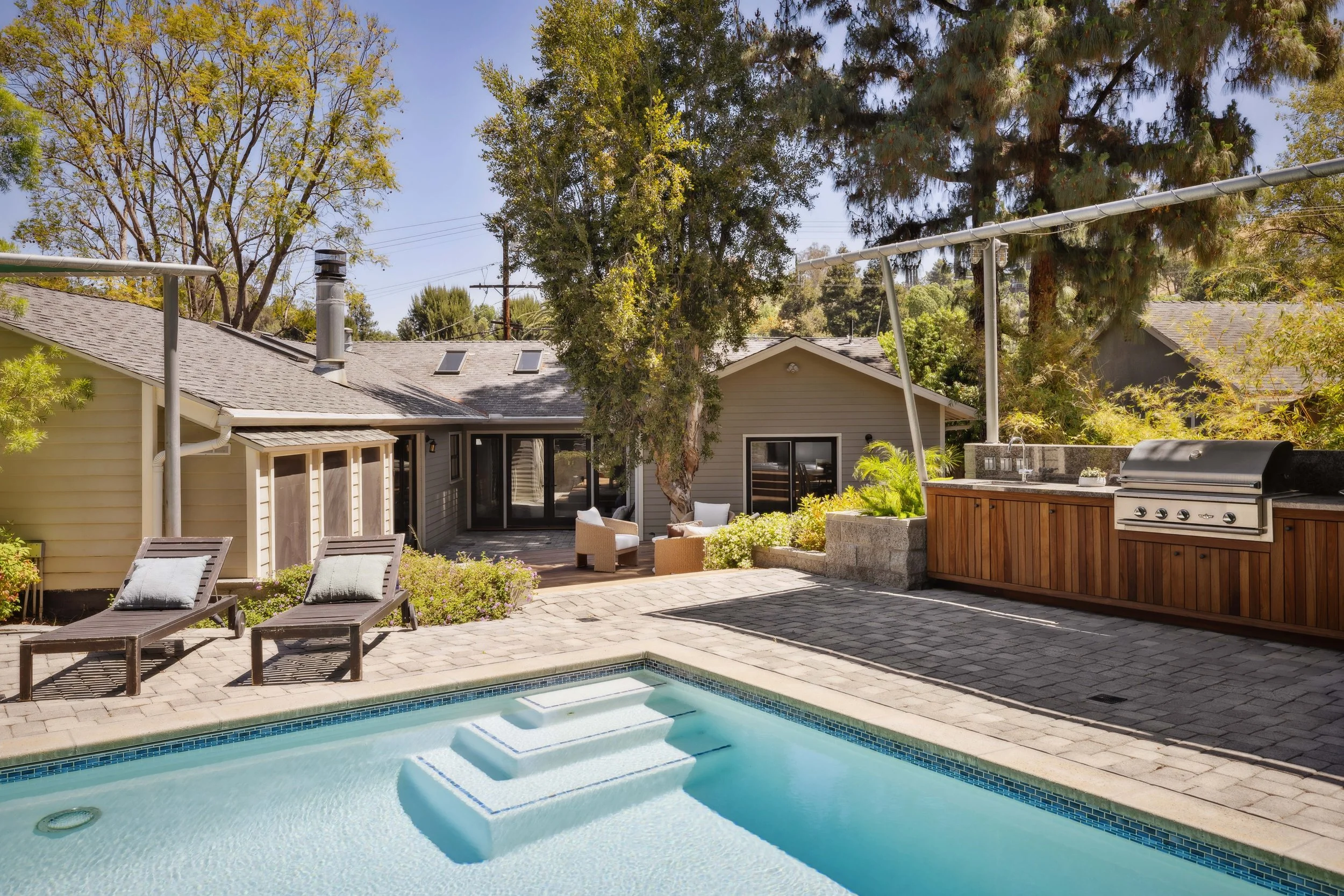 4883 Excelente Dr, Woodland Hills Sold - $ 1,729,000