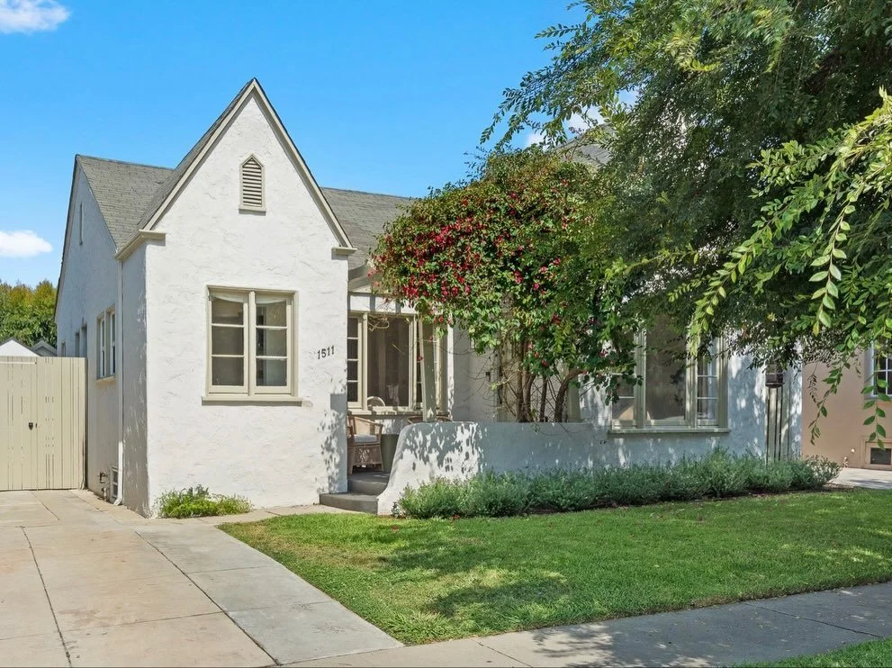 JUST SOLD 🌺 Our sweet friends found the perfect home in one of our favorite neighborhoods! Framed in pink bougainvillea, this classic California bungalow is one of the dreamiest in Picfair Village