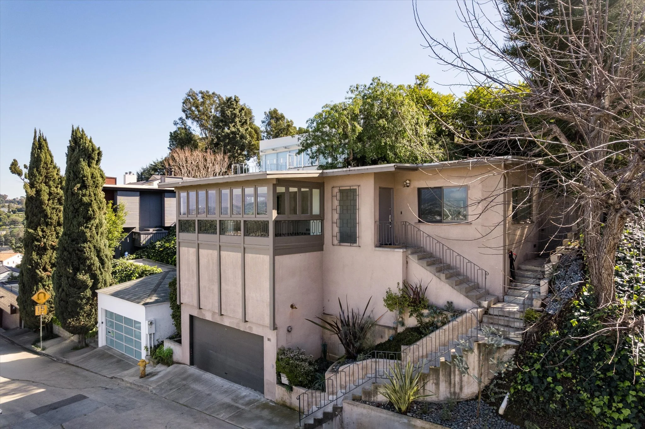 2051 Kenilworth Ave, Silver Lake