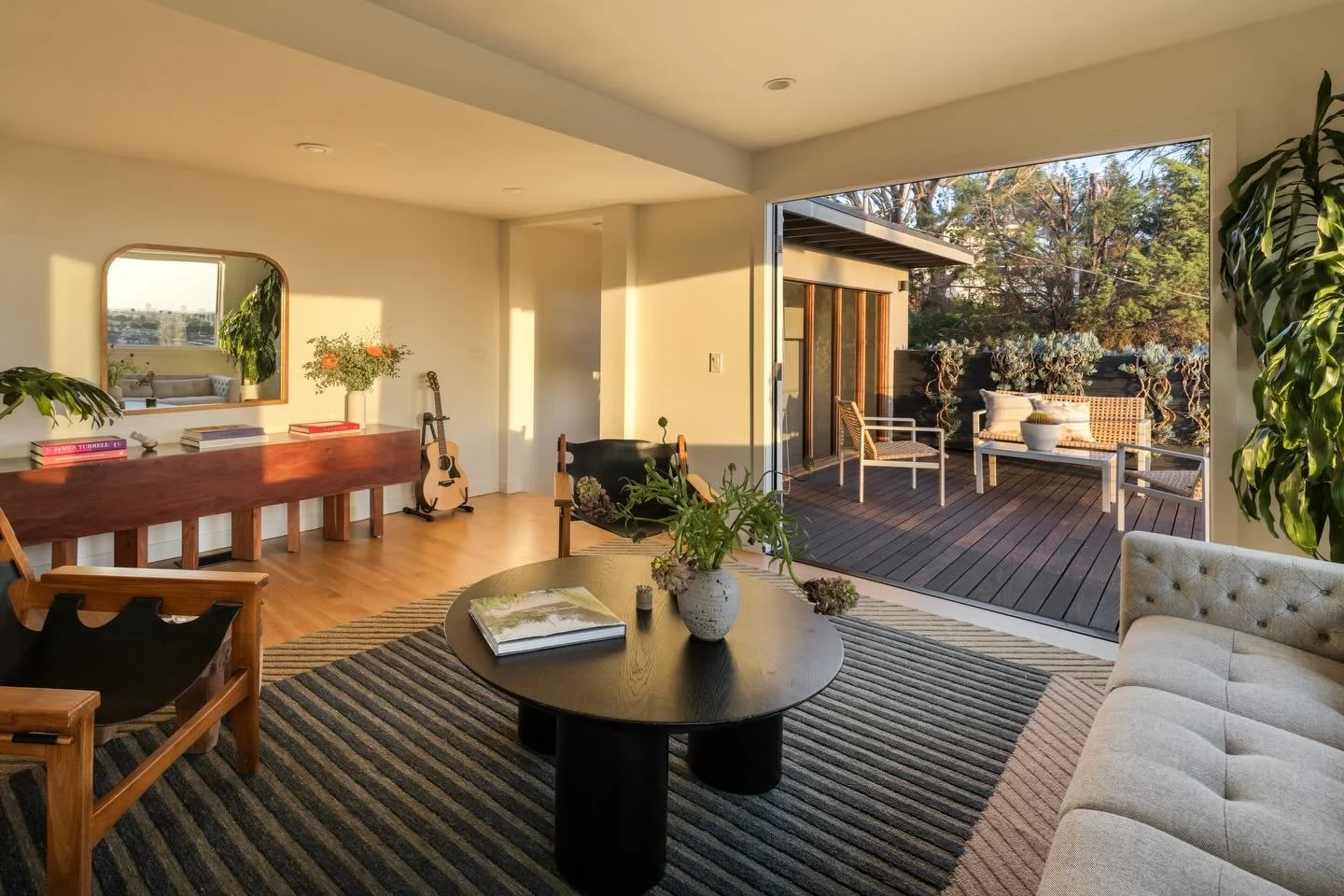 JUST LISTED ✨ Perfectly positioned atop a lushly landscaped hillside with sweeping mountain and city views, this Franklin Hills oasis is ideally located just moments away from all of the vibrant shops and restaurants that Los Feliz and Silver Lake ha