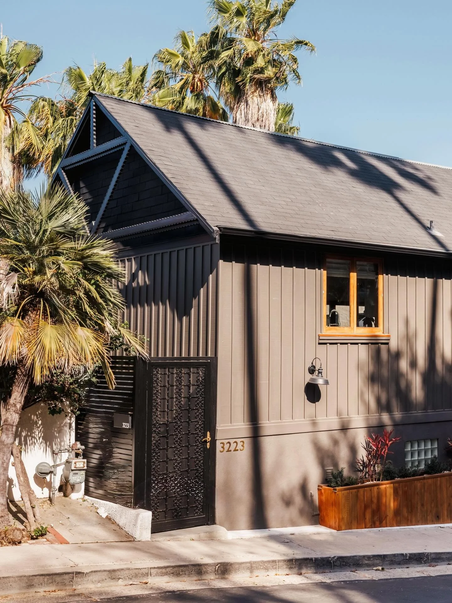Just Listed 🌿 Perched above Sunset Boulevard in the heart of Silver Lake, this stunning bungalow has been extensively renovated to blend thoughtful design, modern comfort, and effortless indoor-outdoor living. 

3223 Larissa Drive
2 beds + 2 baths
1