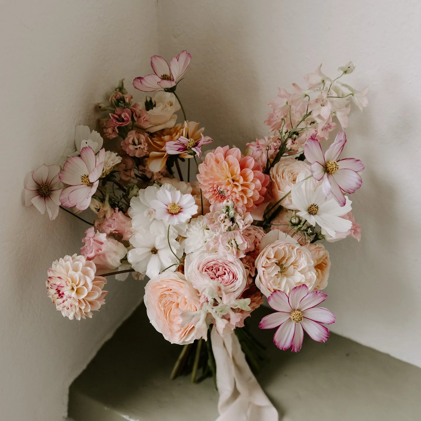// G R I D 

Needed some pink. 

That&rsquo;s all. Beaut bouquet by @seedandwild for Chloe a few weeks ago at @cotehowlakedistrictweddings 

#bouquet #flowers #weddingbouquet #florals #bridal #septemberwedding #delicatebouquet #loosebouquet