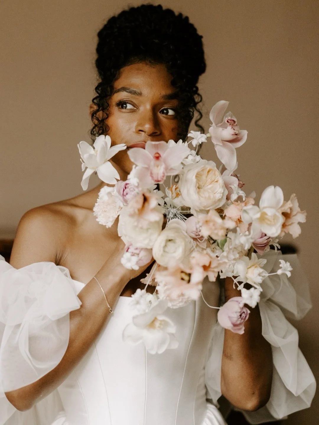 // S T Y L E D  S H O O T 

This week I got to play with my cameras (my garden thanks me as it got a brief rest bite from being dug up for the day) 

I was at the gorgeous @castertongrange for the blooming lovely @ed.ited_workshop 

I don&rsquo;t do 