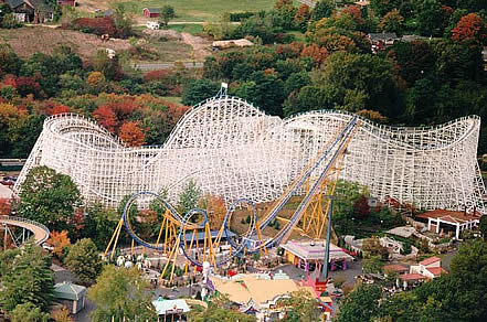  The cyclone offers a classic rollercoaster ride. It is one of the largest wooden coasters in the world. Built in 1983. 