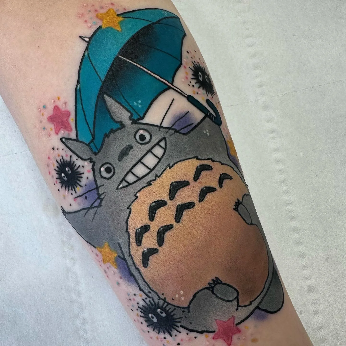 Totoro from my available designs for Isabelle last week, thanks dude! Always love making Ghibli pieces.
&bull;
Made w/ @killerinktattoo @butterluxe_uk 
&bull;
#tattoo #totoro #myneighbortotoro #studioghibli #studioghiblitattoo #myneighbortotorotattoo