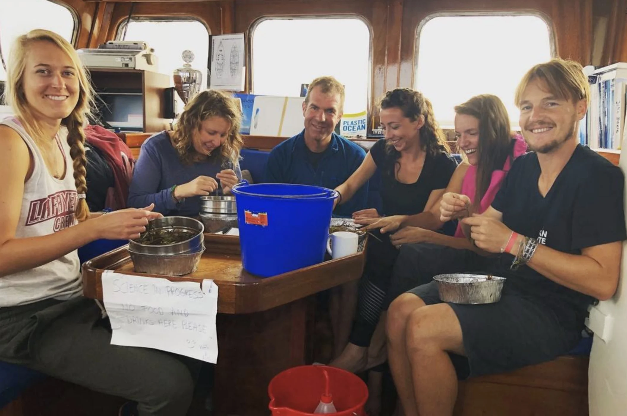 Sifting through seagrass for microplatic. L-R: Katie Stevens, Roos Swart, Frederick Smith, Sofia Di Stefano, Fosca Poltronieri and Kerl Beerenfenger.