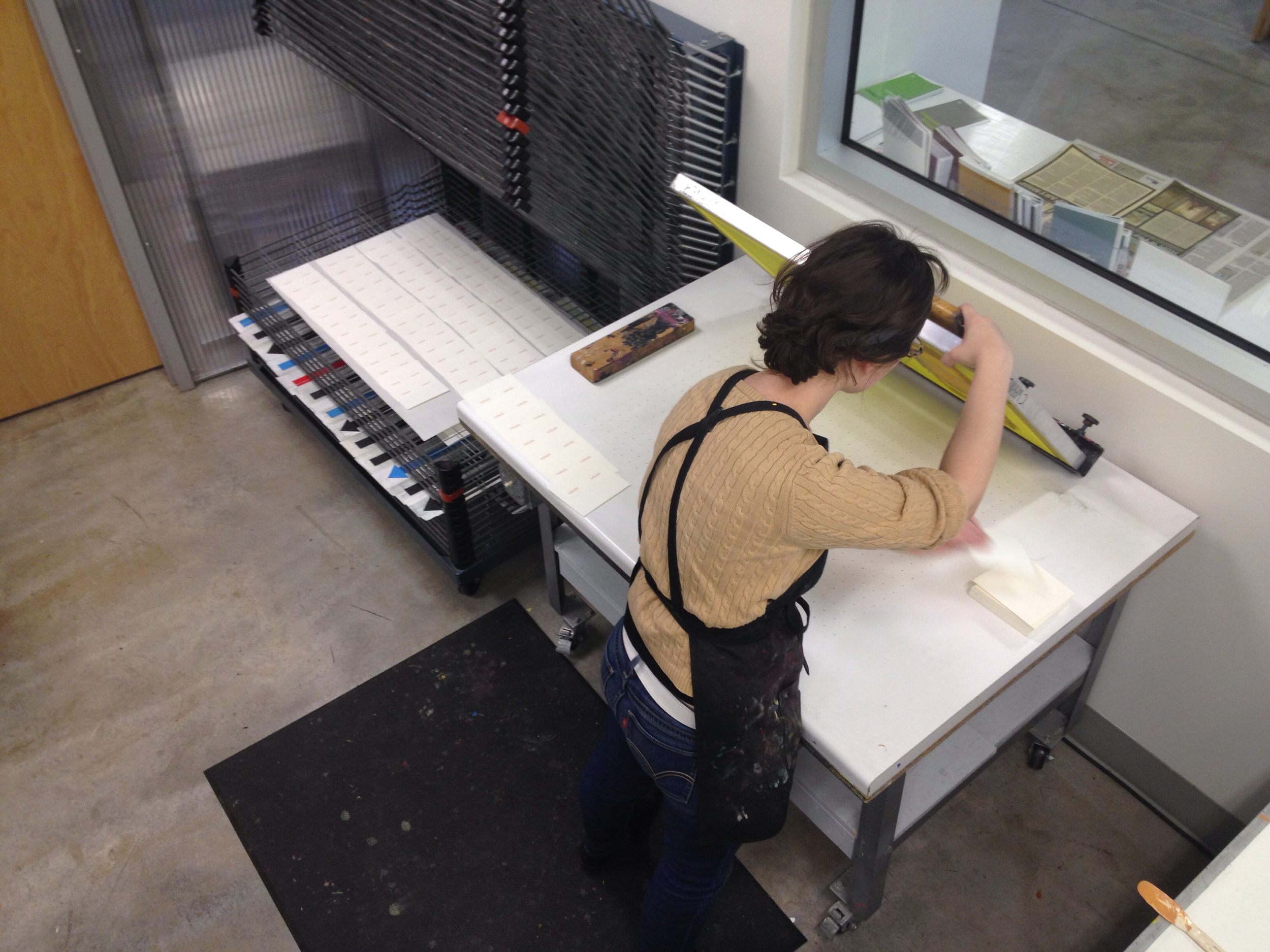 Vacuum screen table