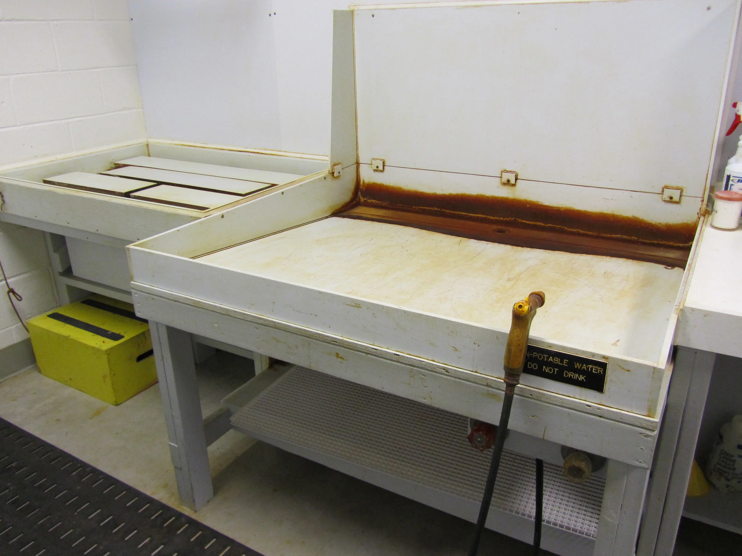 Ferric chloride baths and rinsing sink